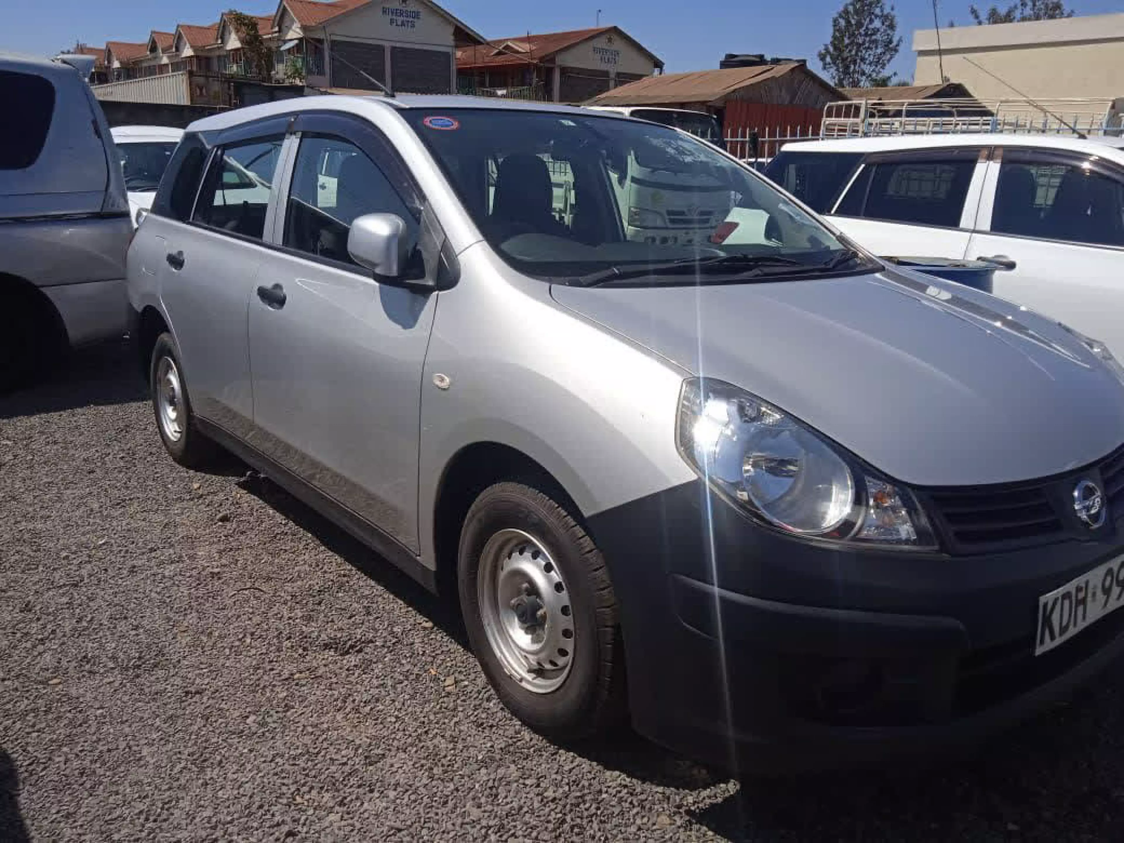 Nissan Advan  - 2015