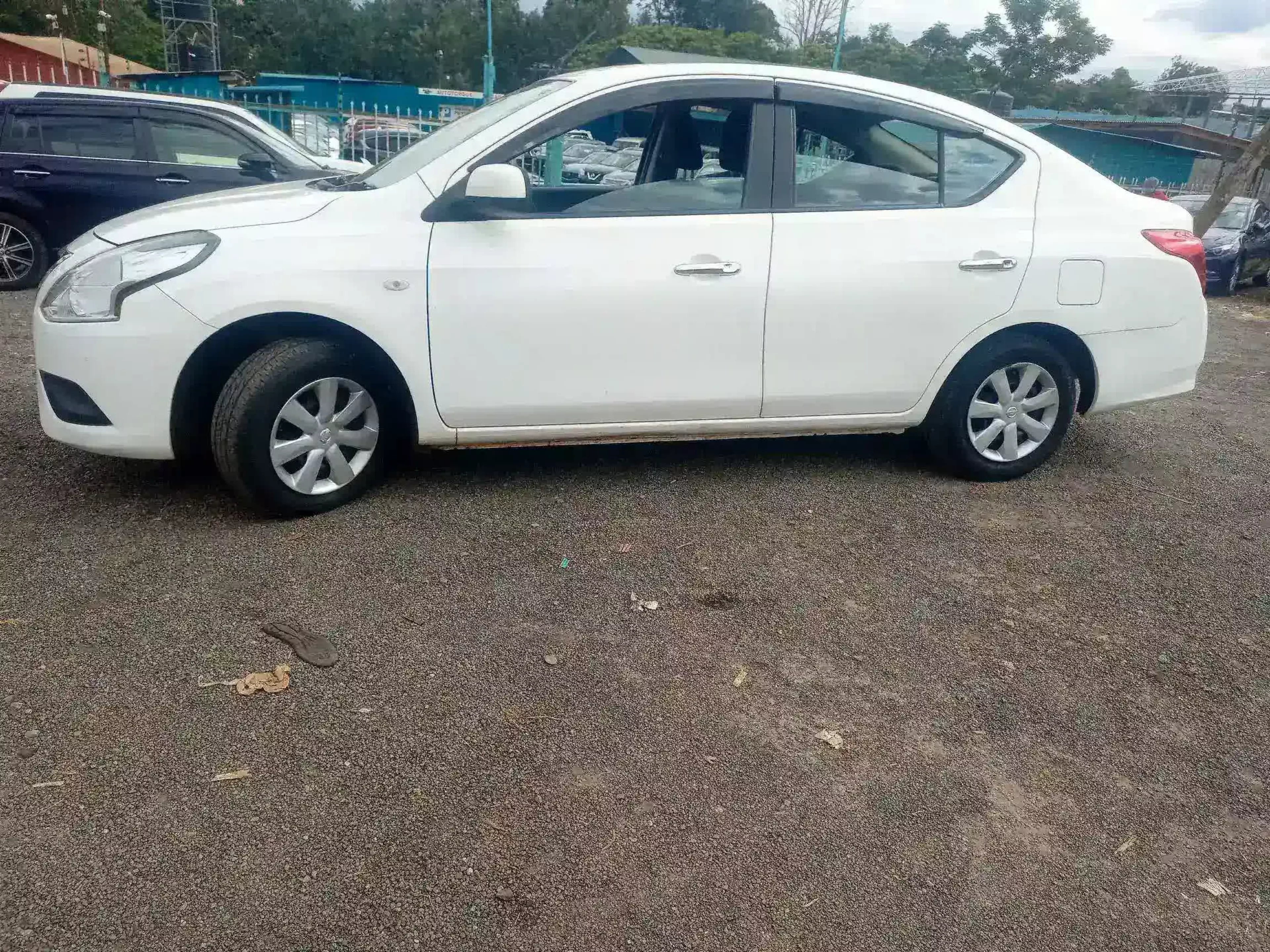 Nissan Latio   - 2015