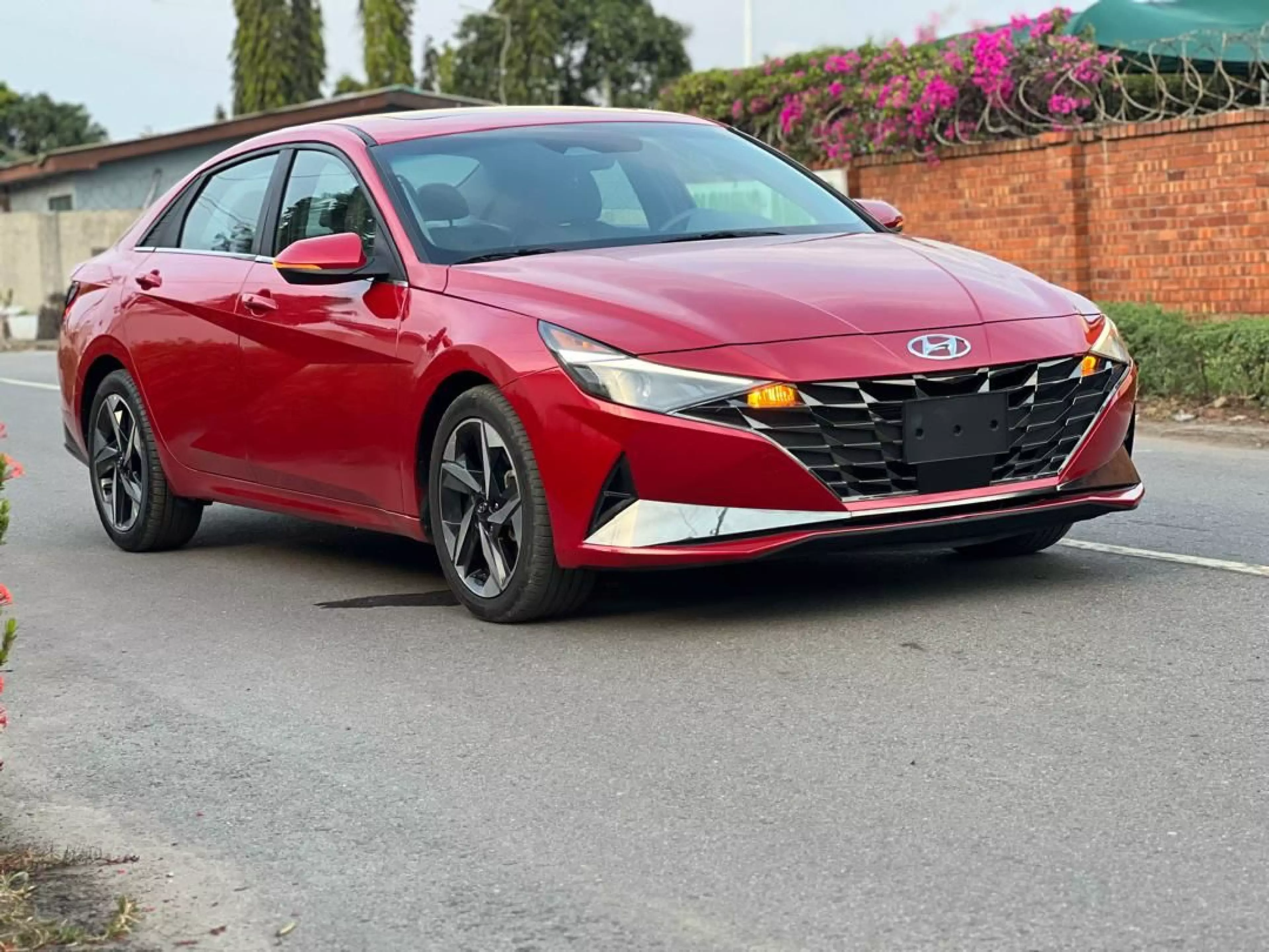 Hyundai Elantra   - 2021