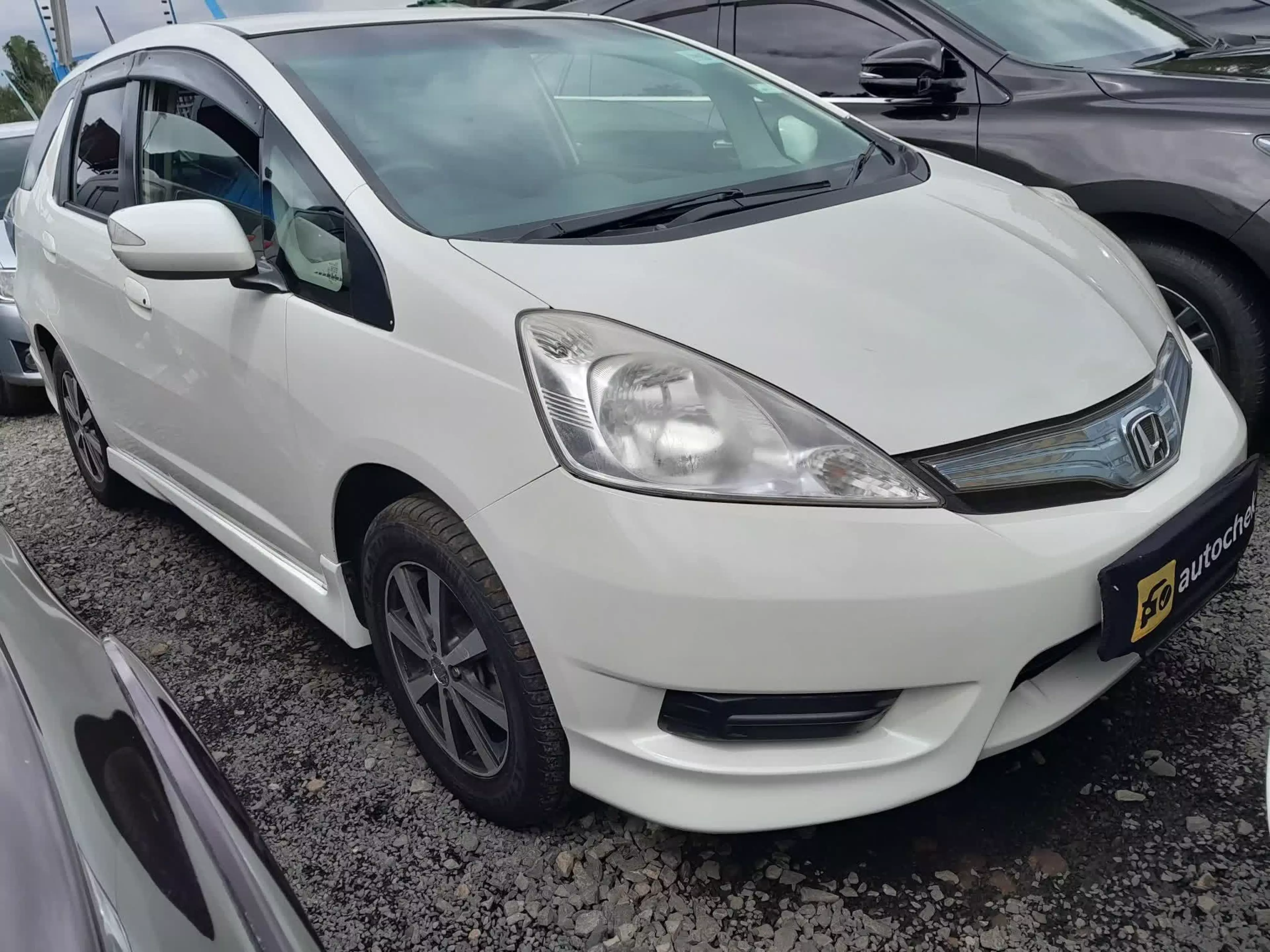 Honda Fit shuttle hybrid - 2012
