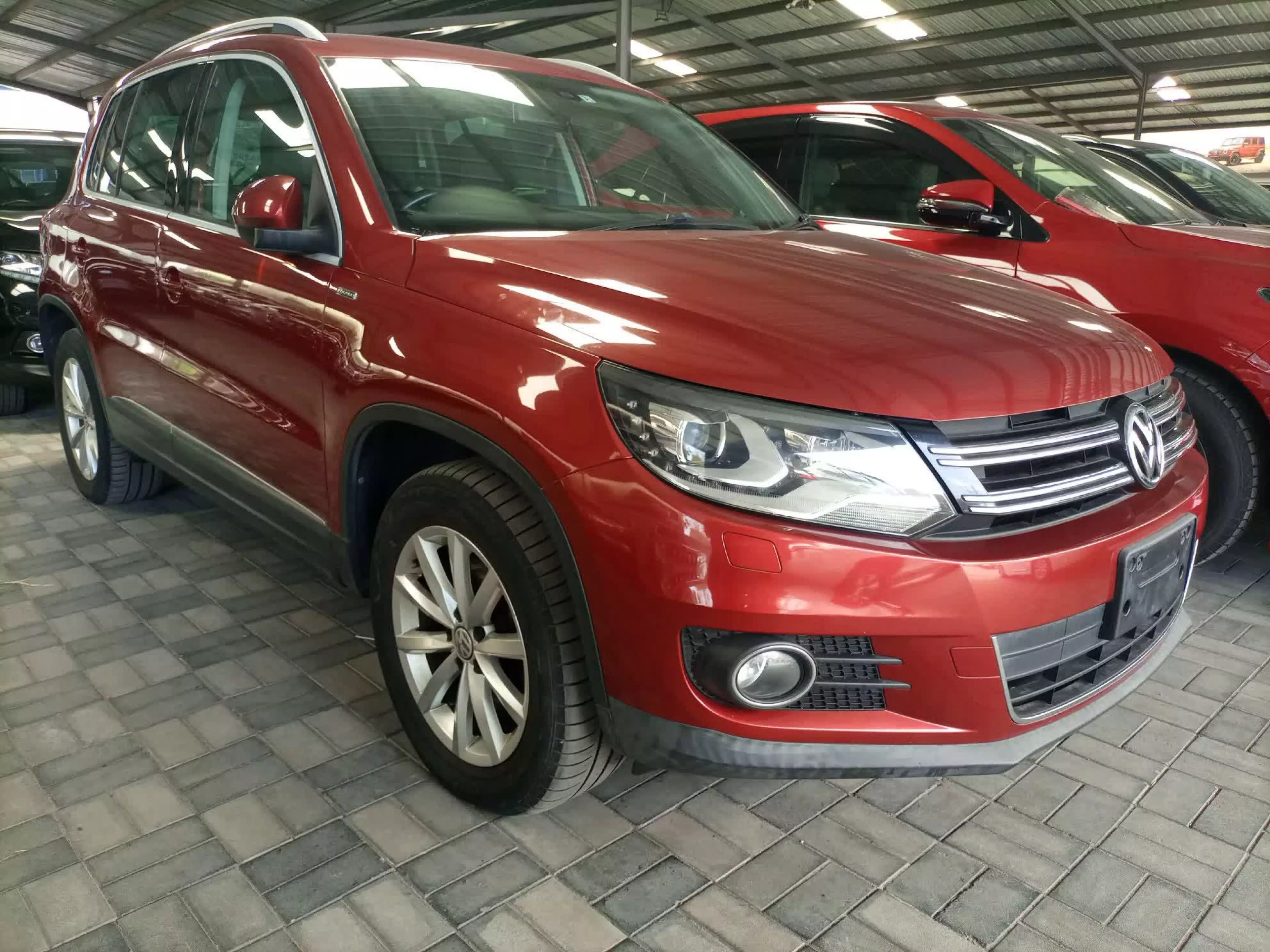 Volkswagen Tiguan - 2016