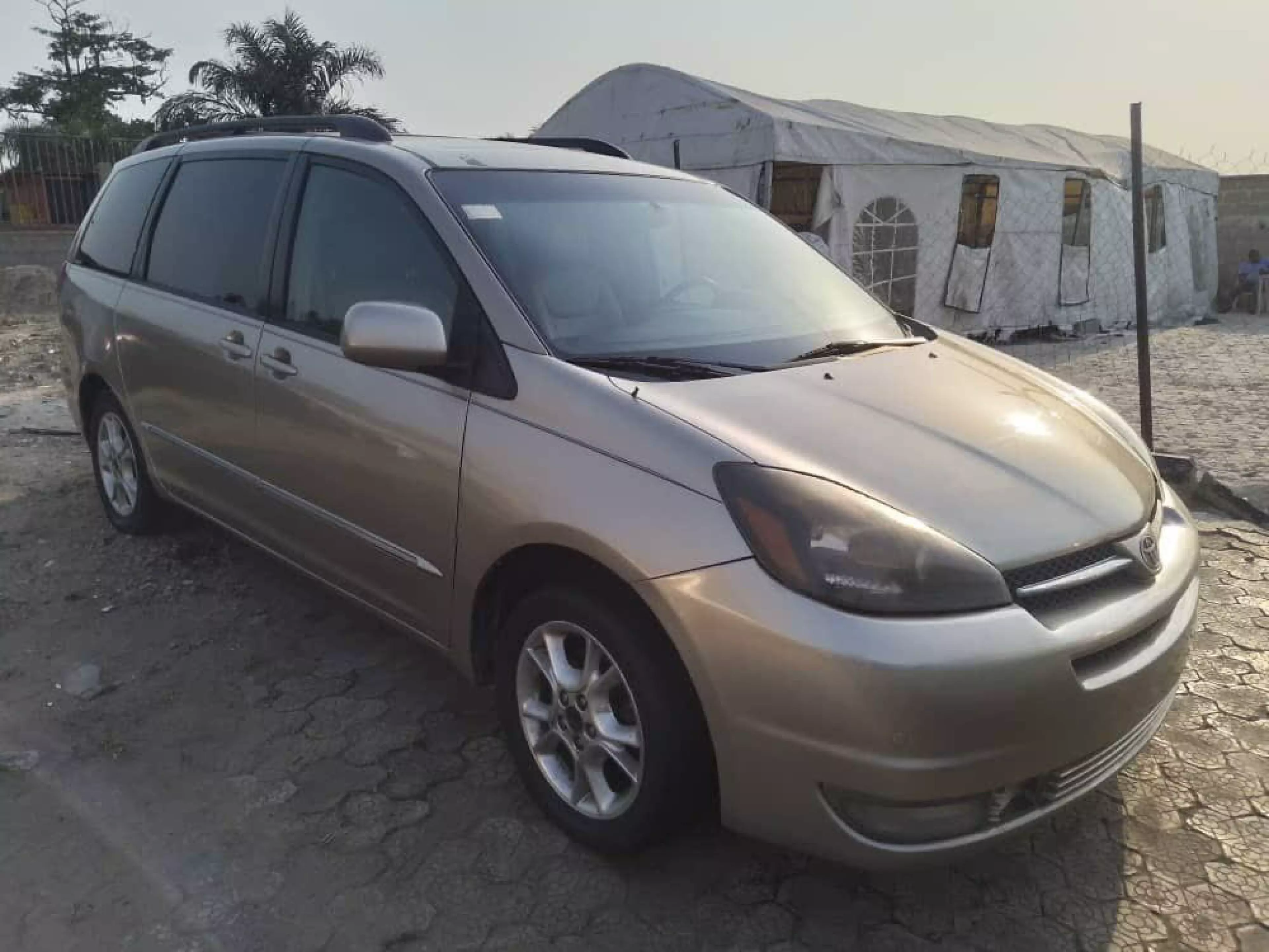 Toyota Sienna - 2004