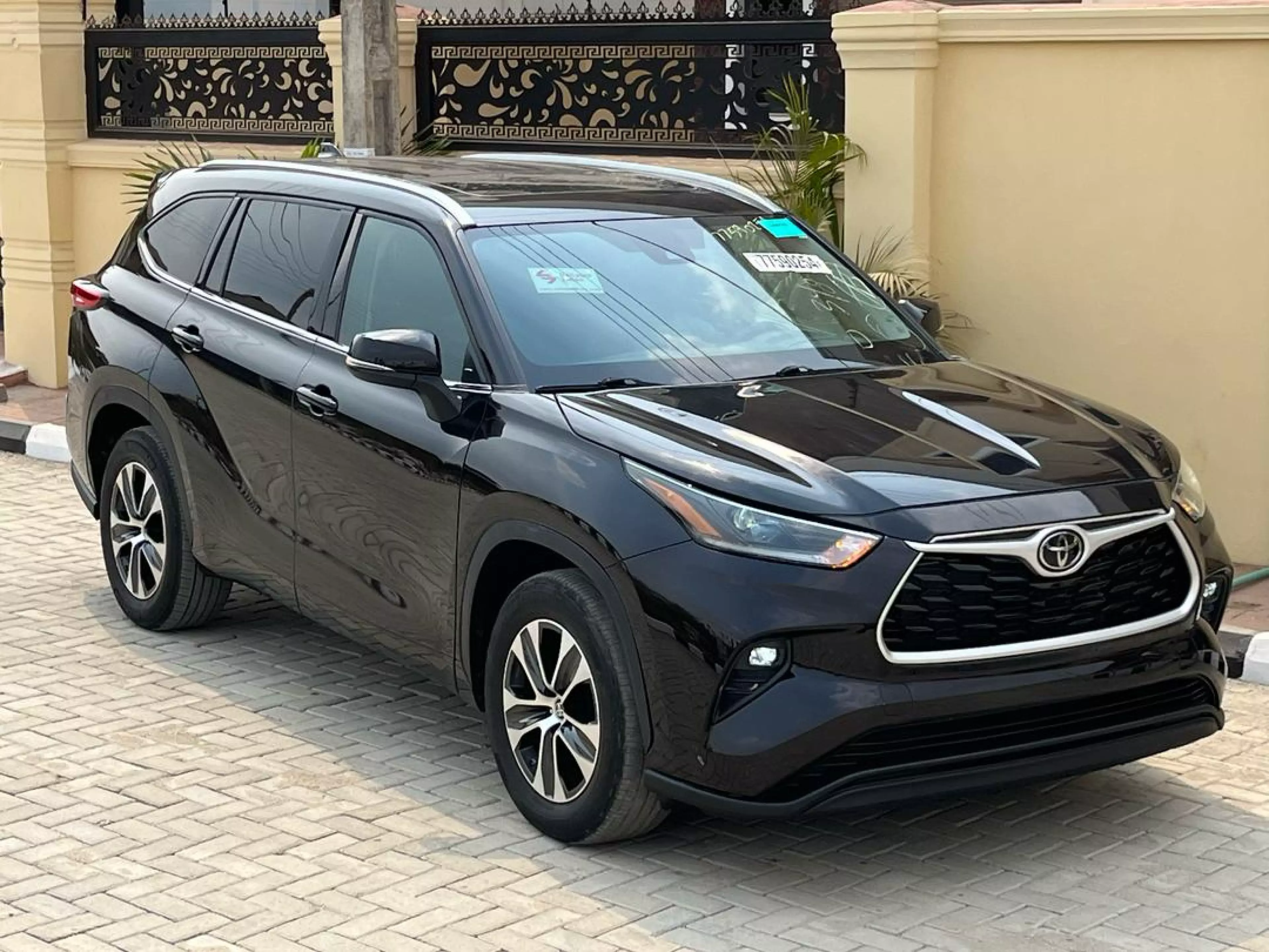 Toyota Highlander   - 2021