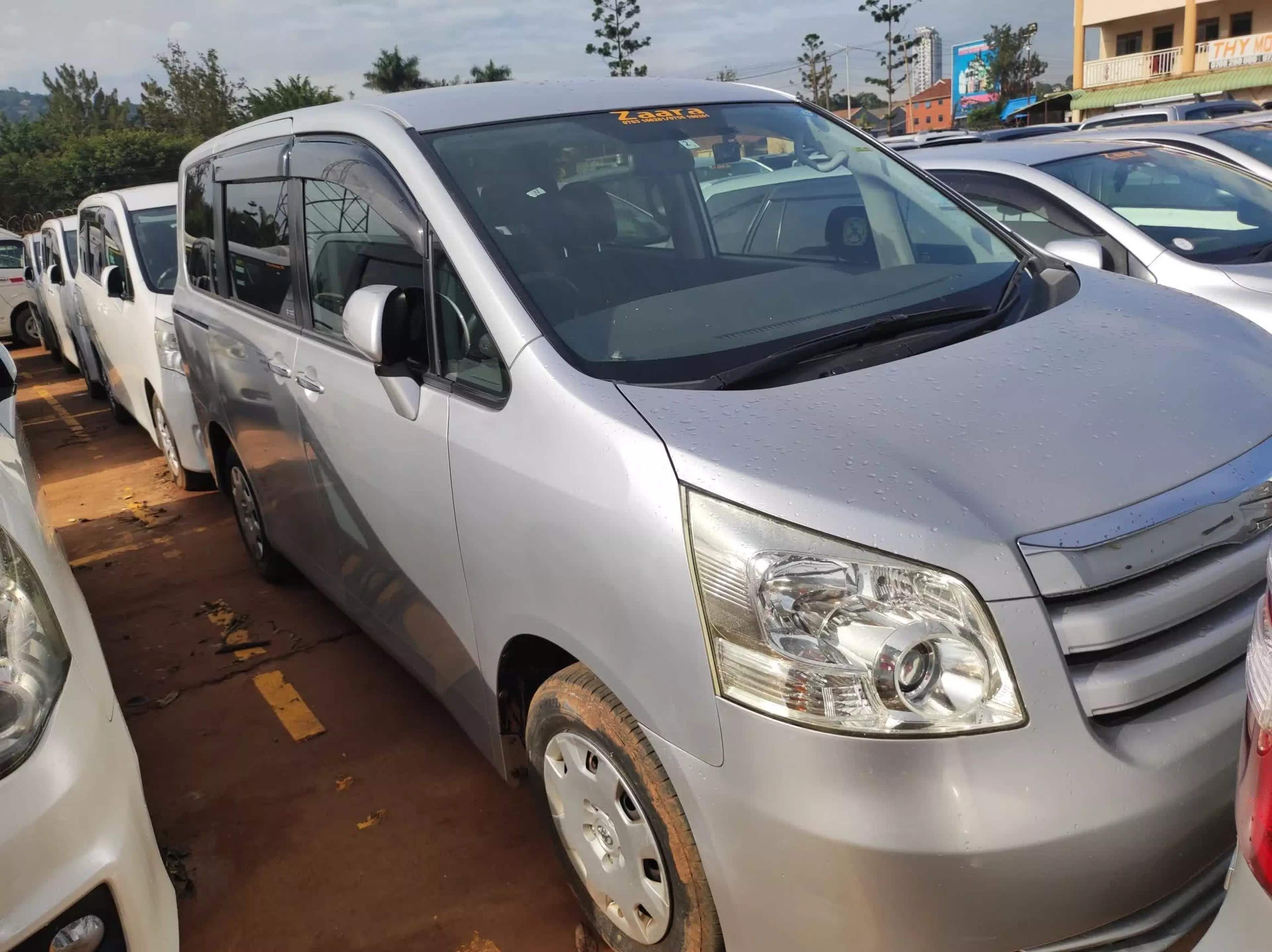 Toyota Noah - 2009