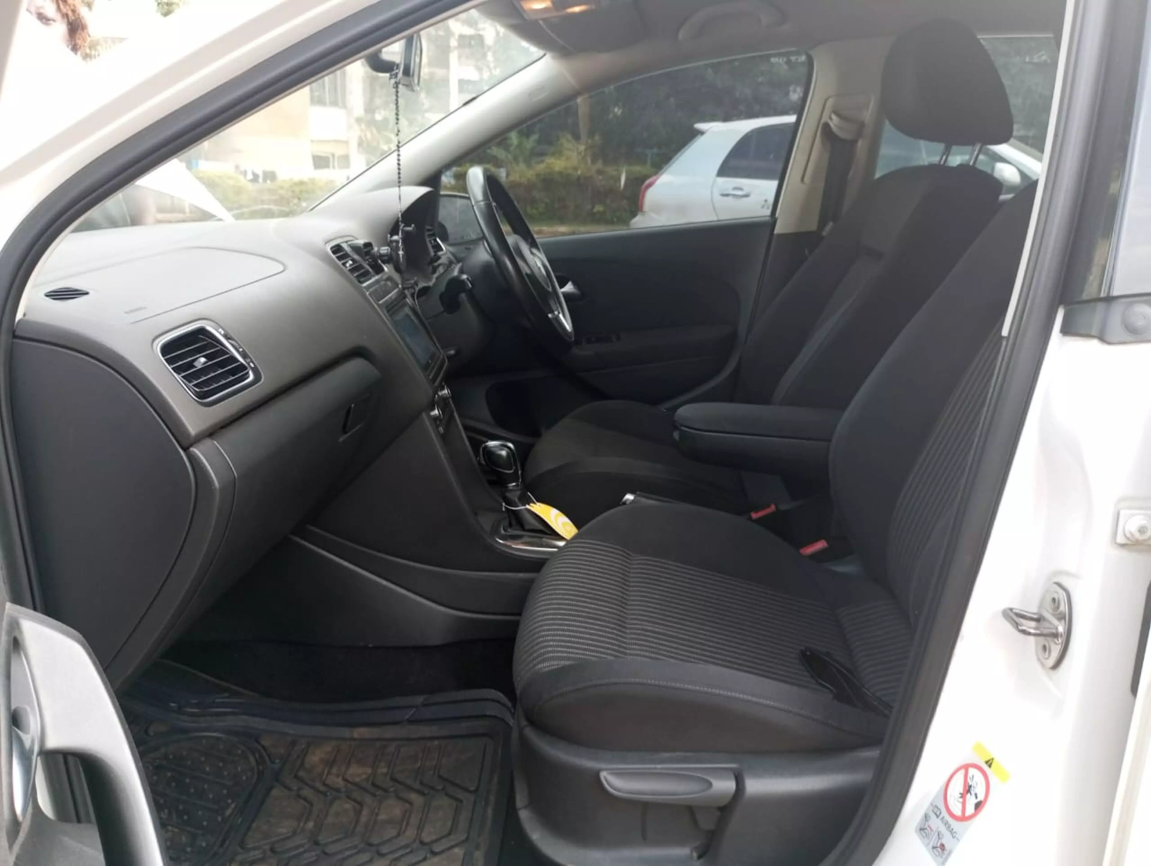 Volkswagen POLO   - 2010