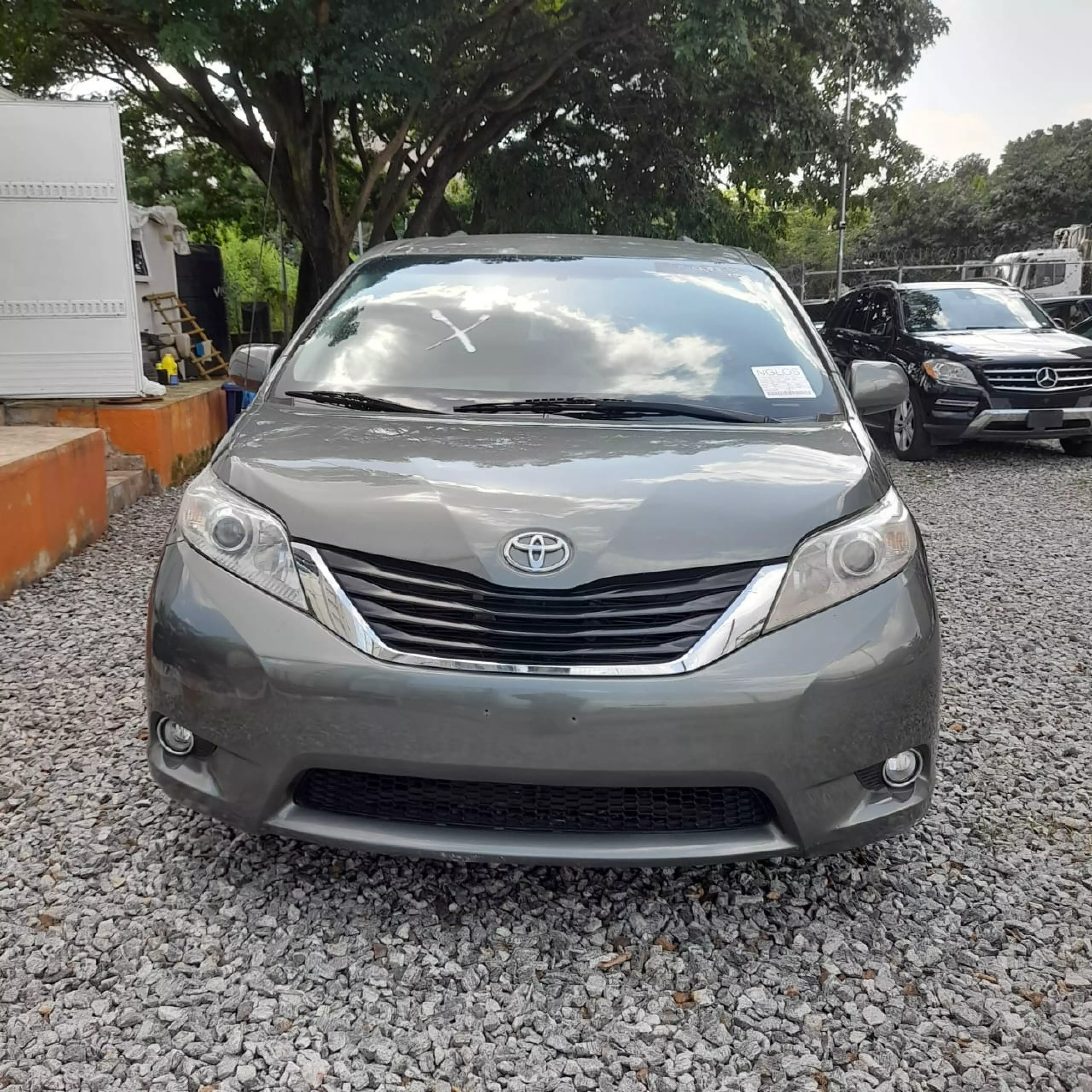 Toyota Sienna - 2012