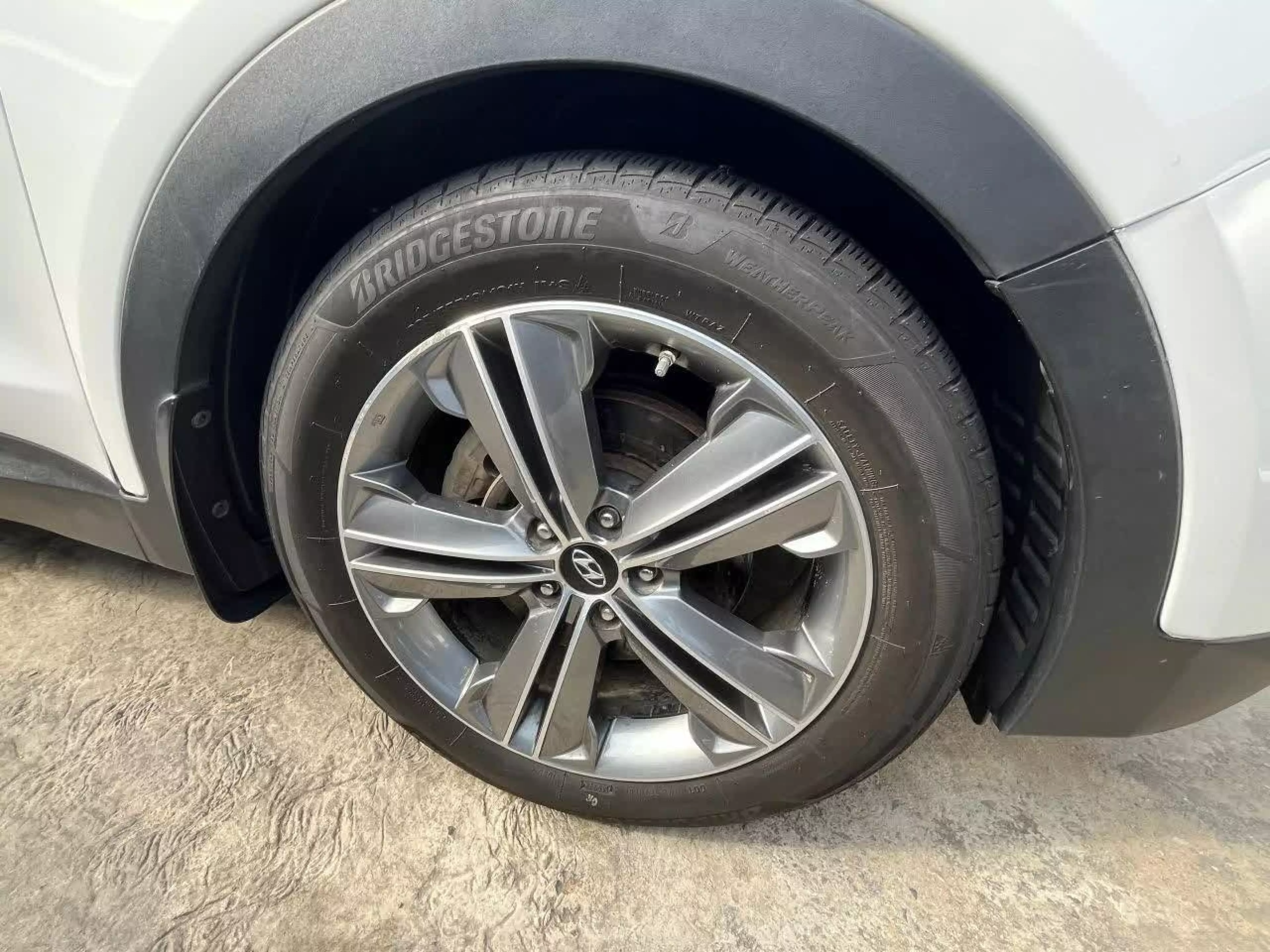 Hyundai Santa Fe   - 2015