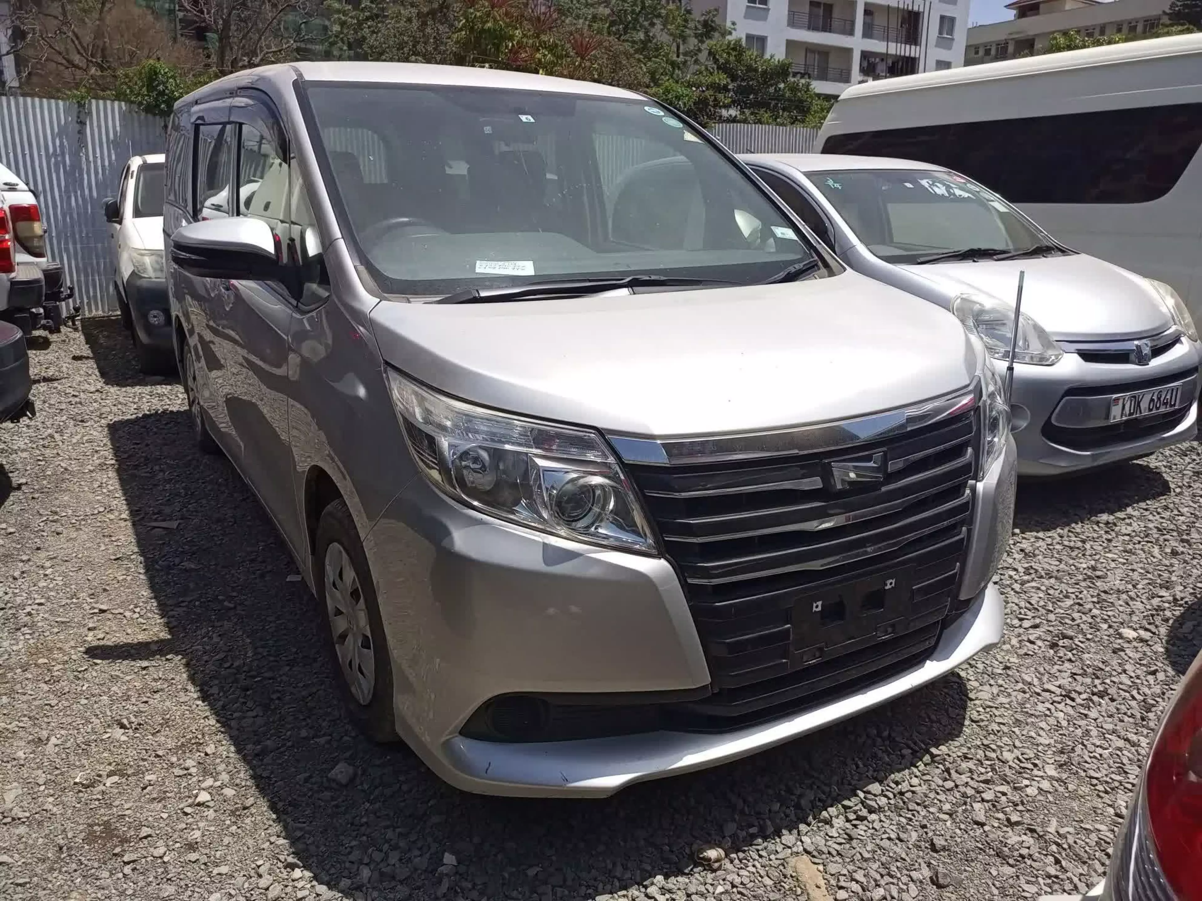 Toyota Noah - 2015