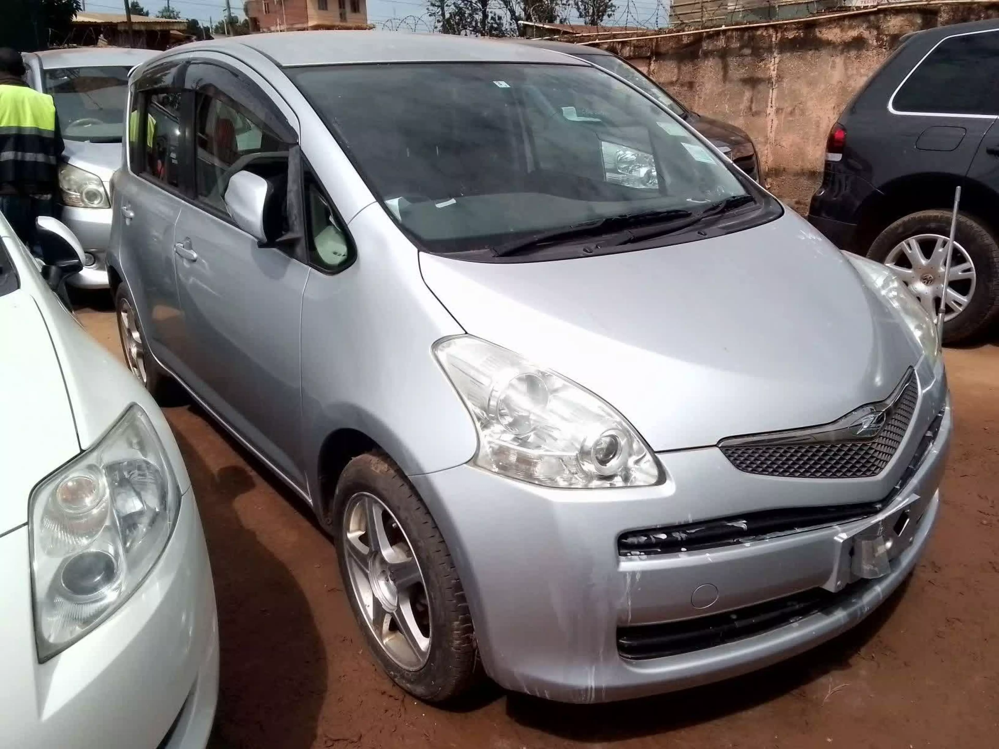 Toyota Ractis - 2009