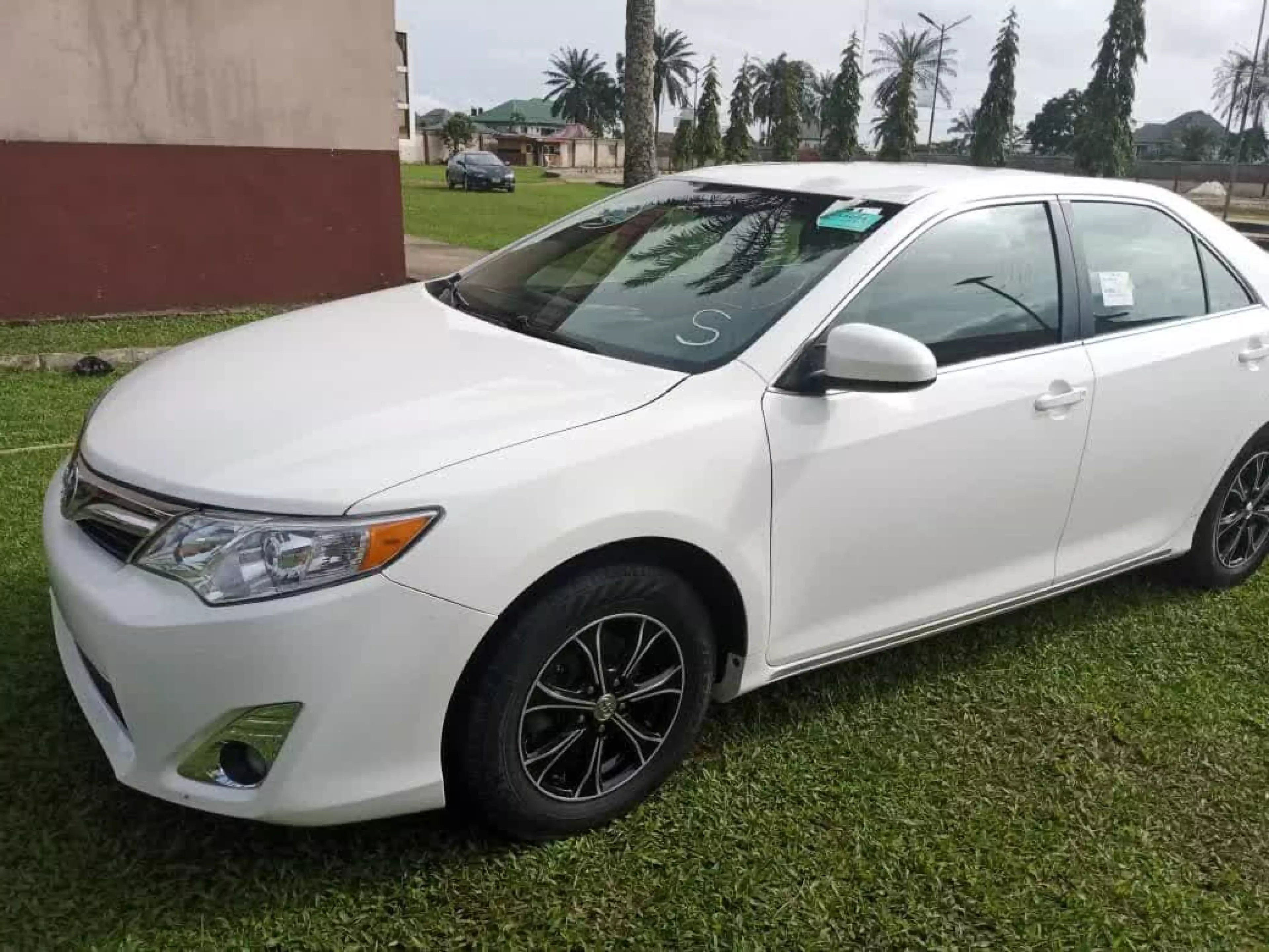 Toyota Camry   - 2012