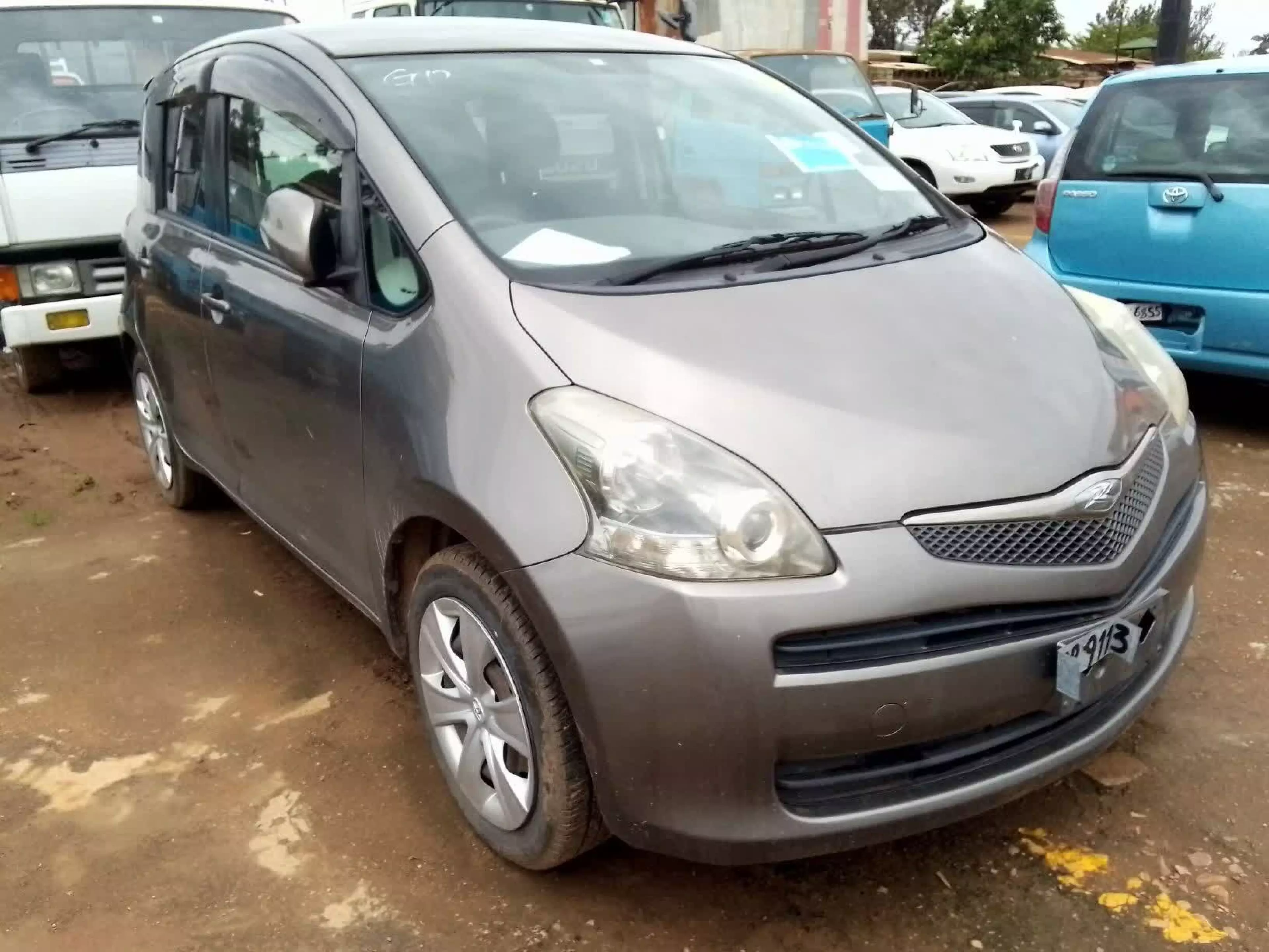 Toyota Ractis - 2009