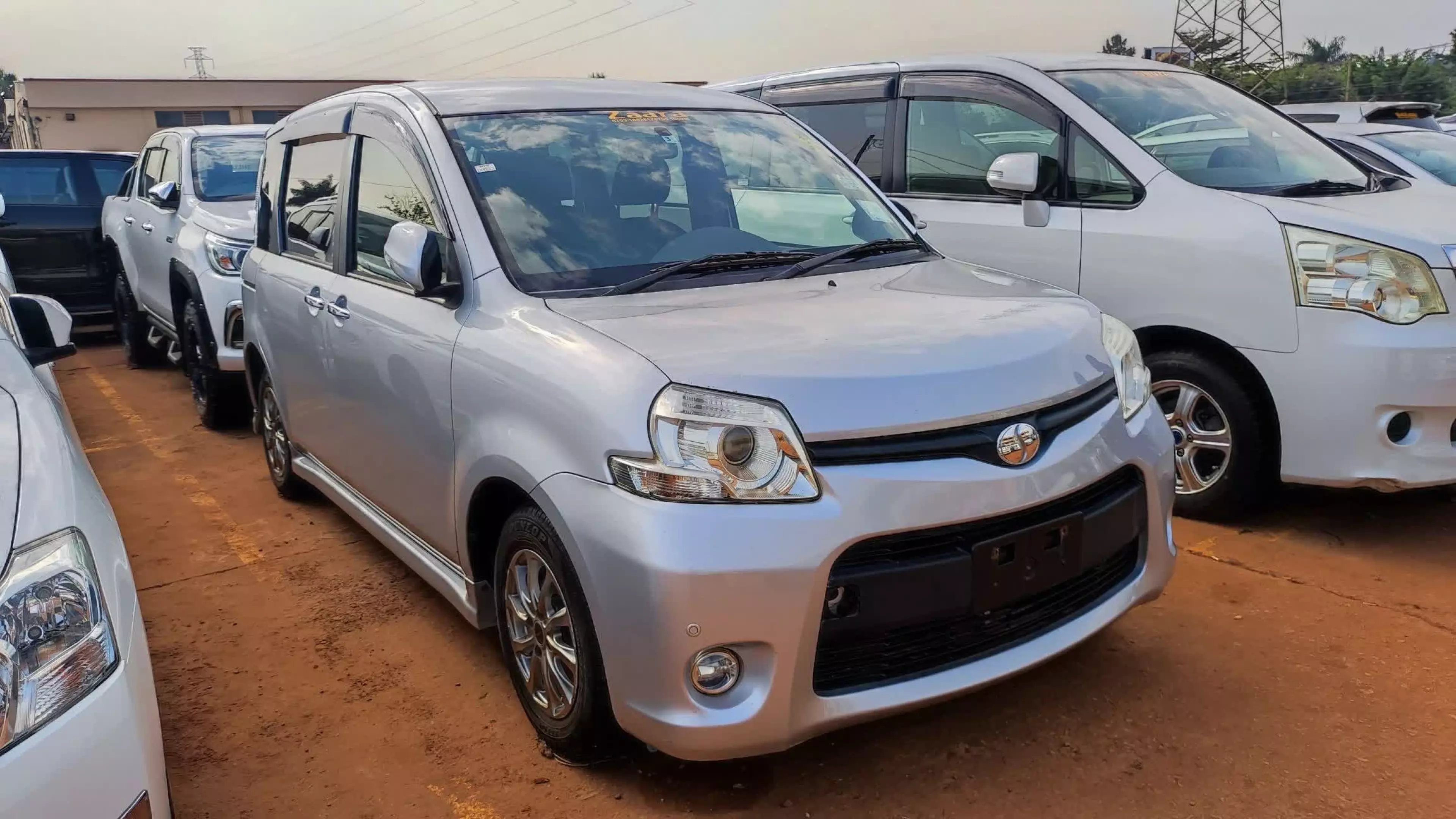 Toyota Sienta - 2013