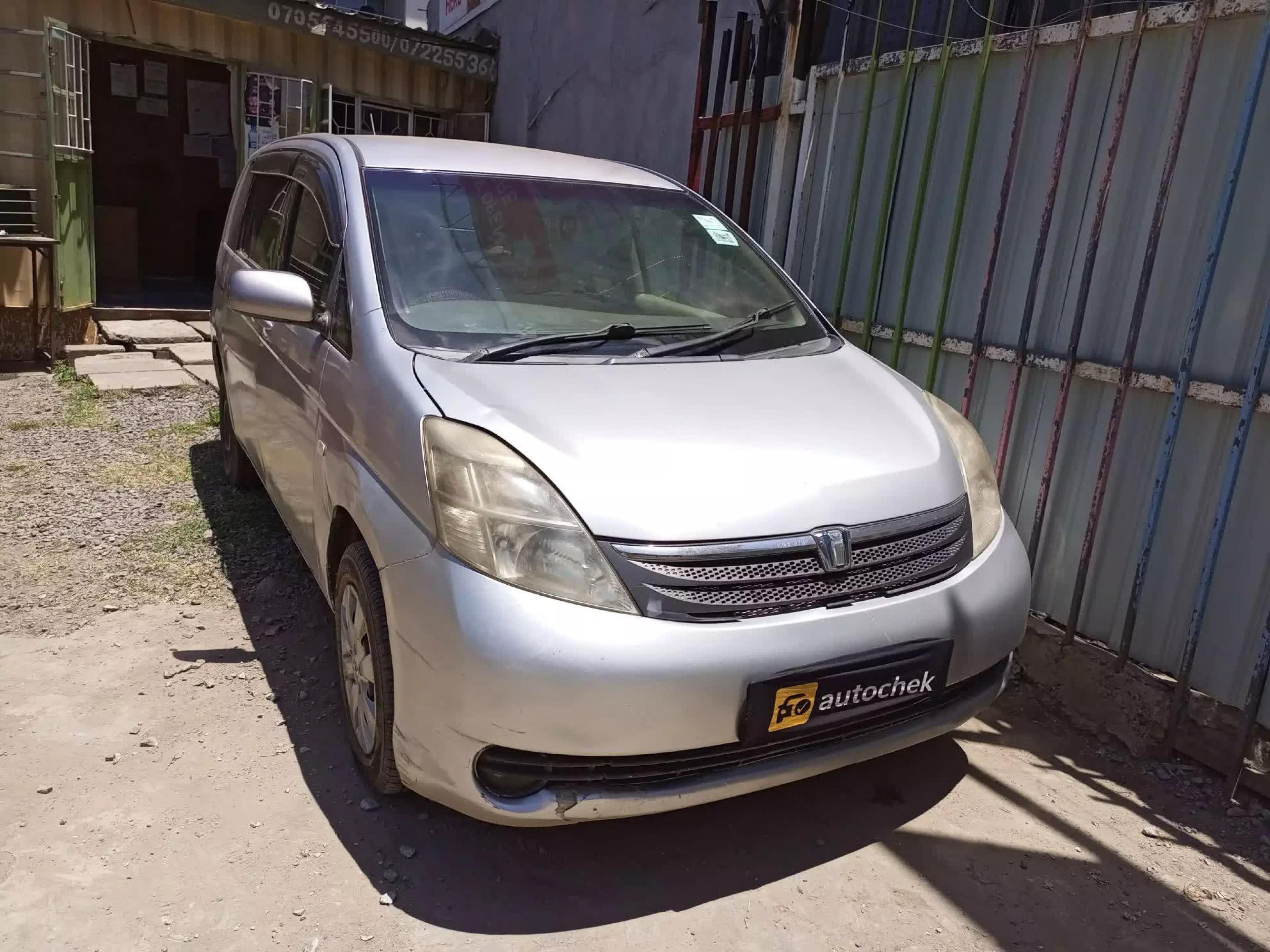 Toyota Isis  - 2005