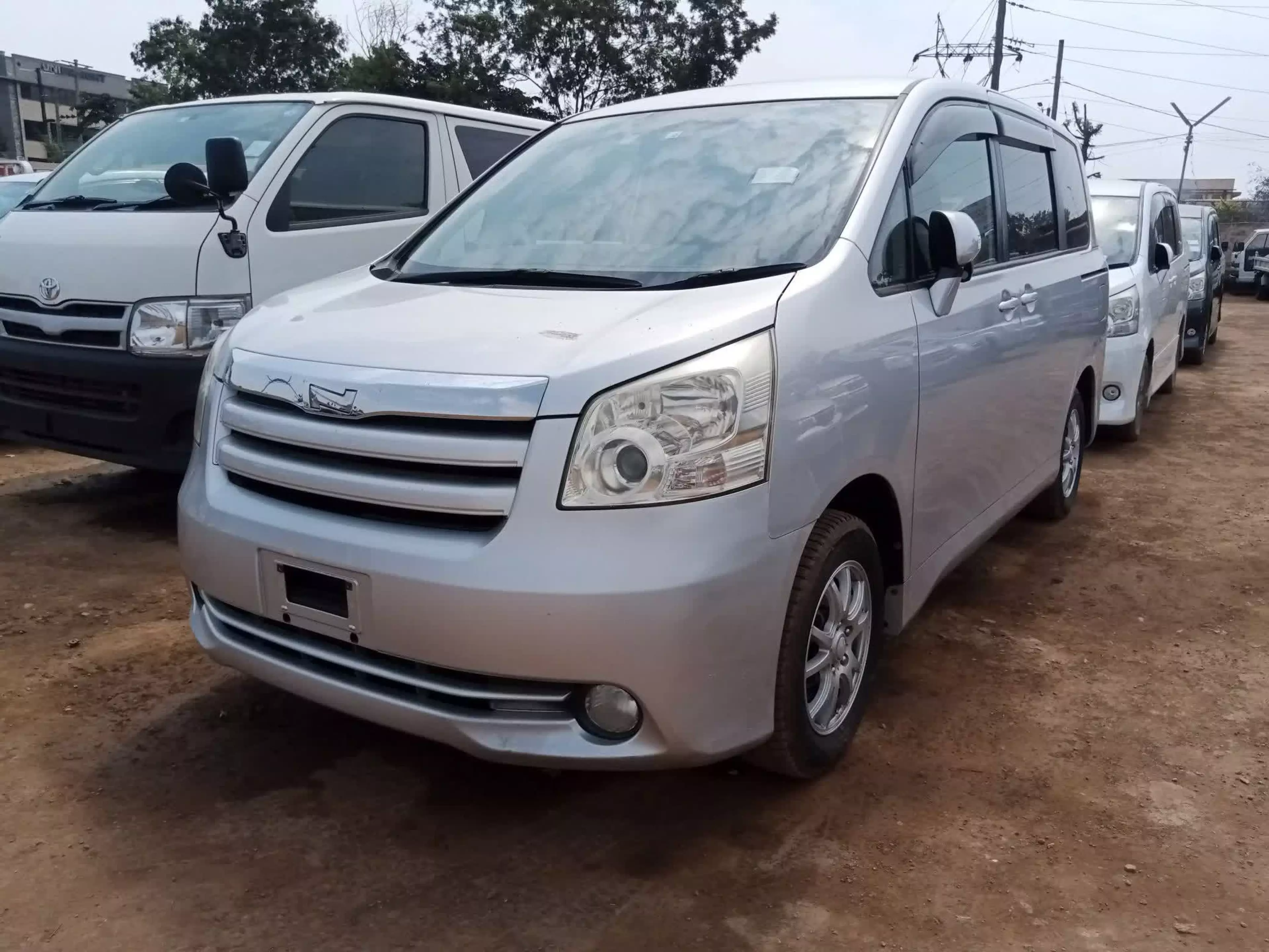 Toyota Noah - 2009