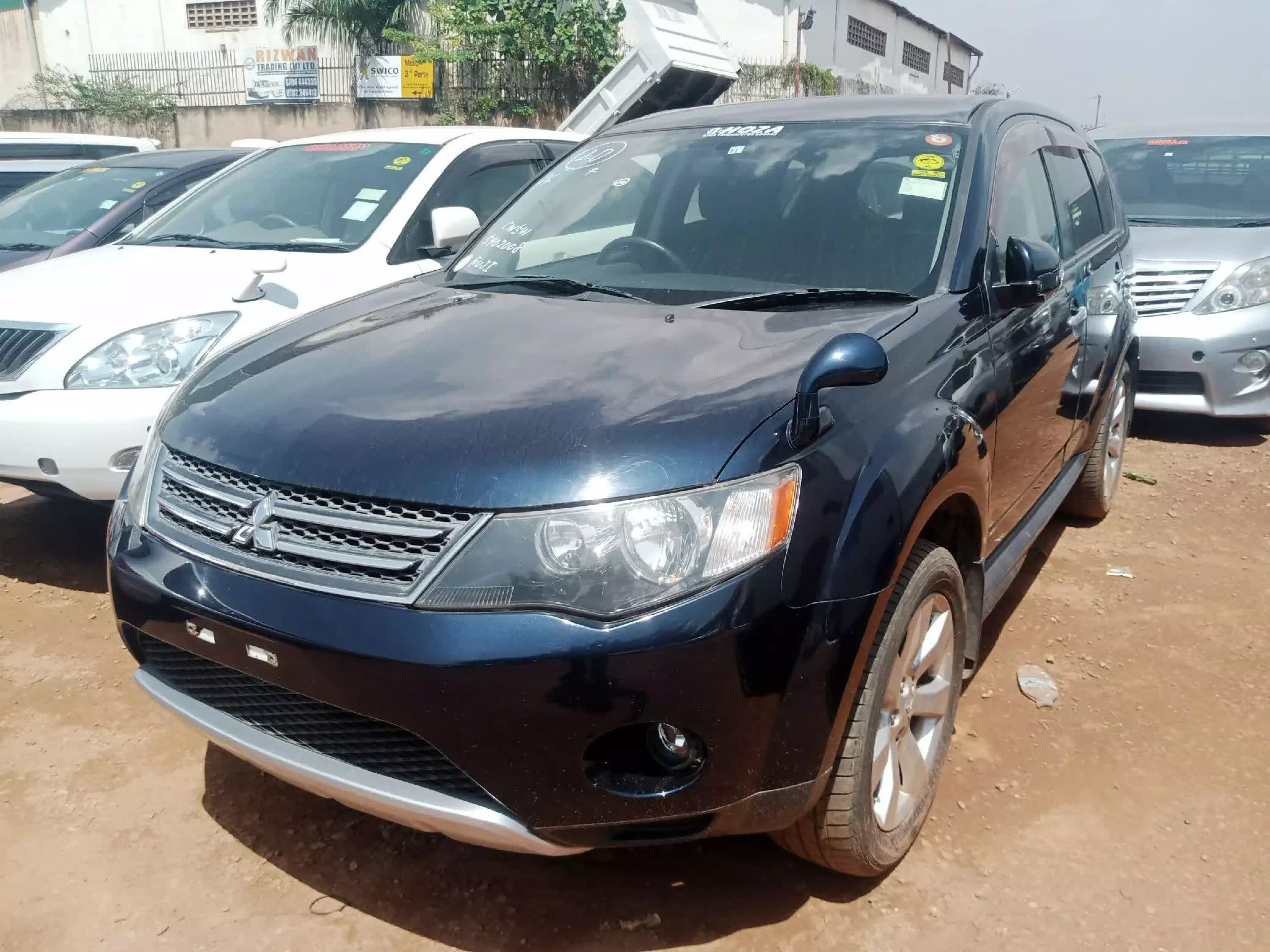 Mitsubishi OUTLANDER - 2005