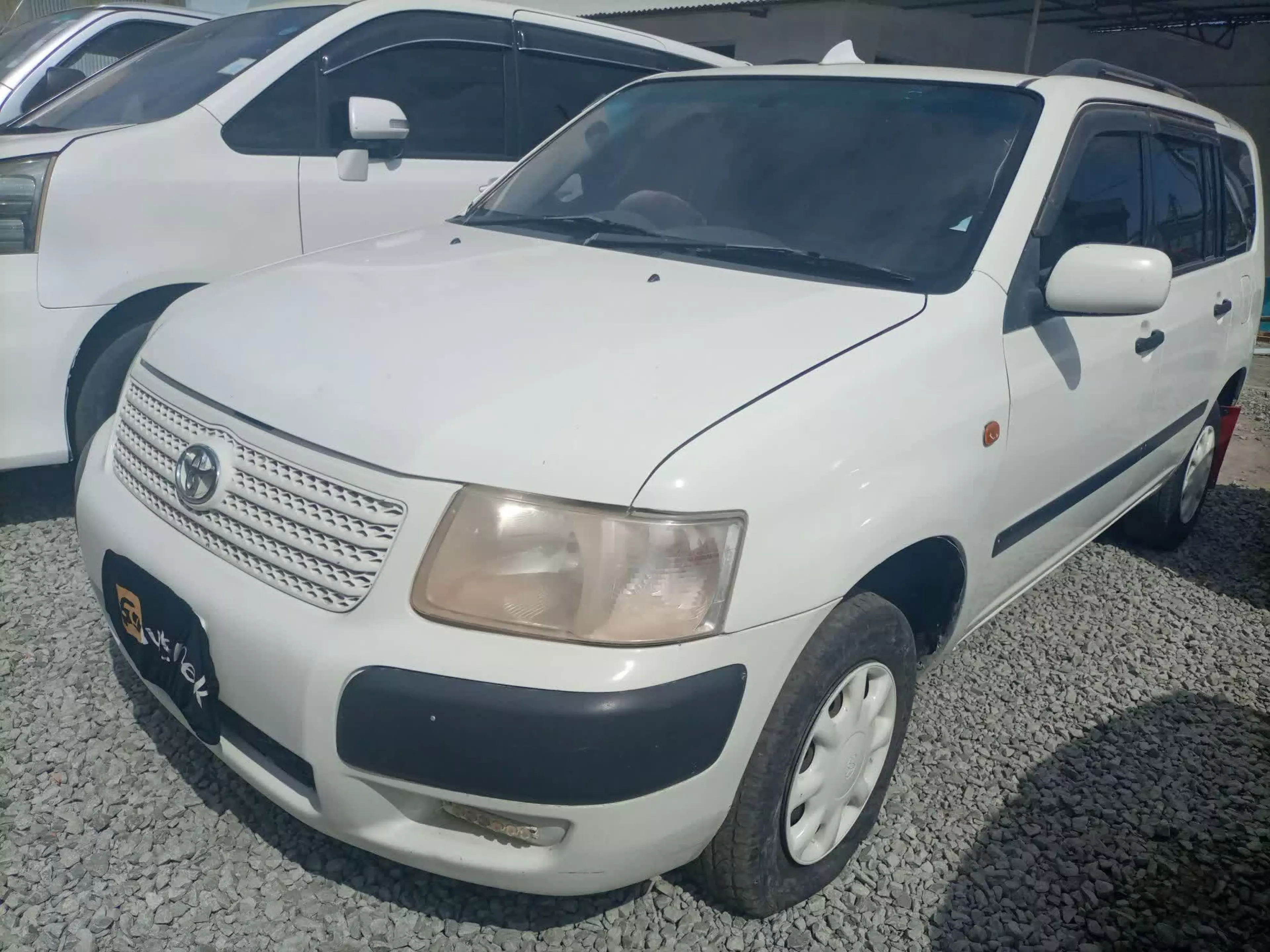 Toyota Succeed  - 2013