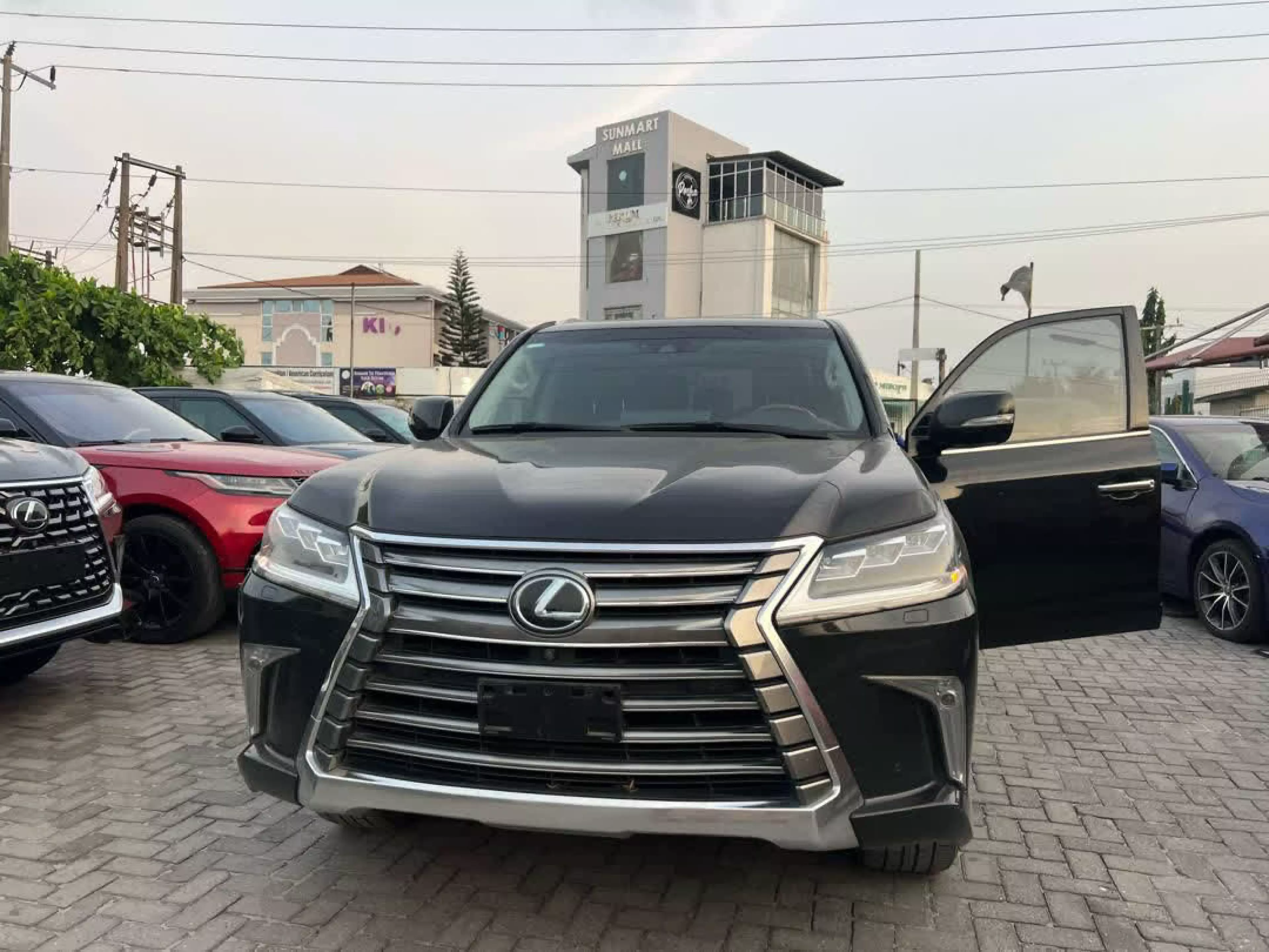 Lexus LX 570   - 2017
