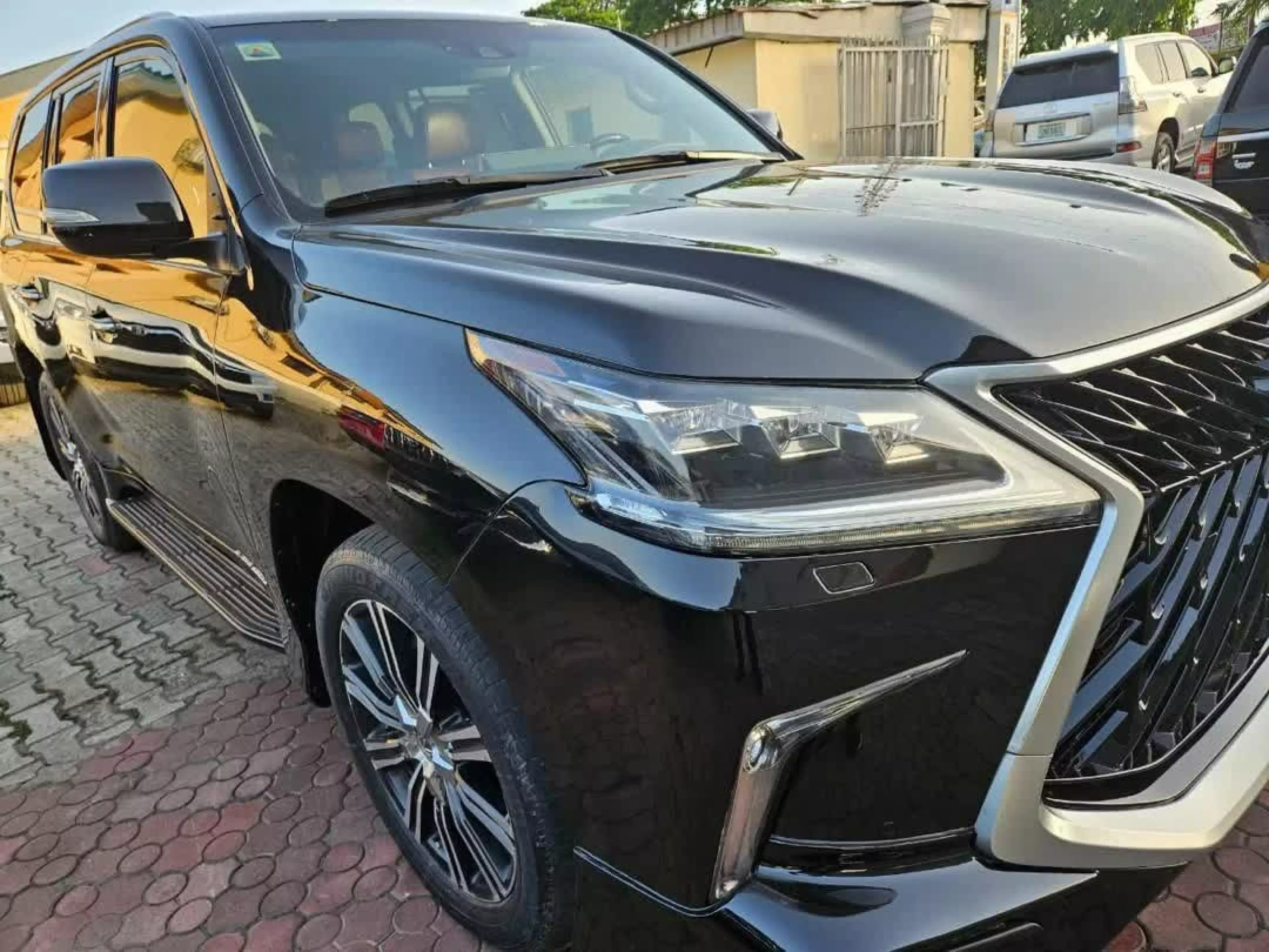 Lexus LX 570 - 2018