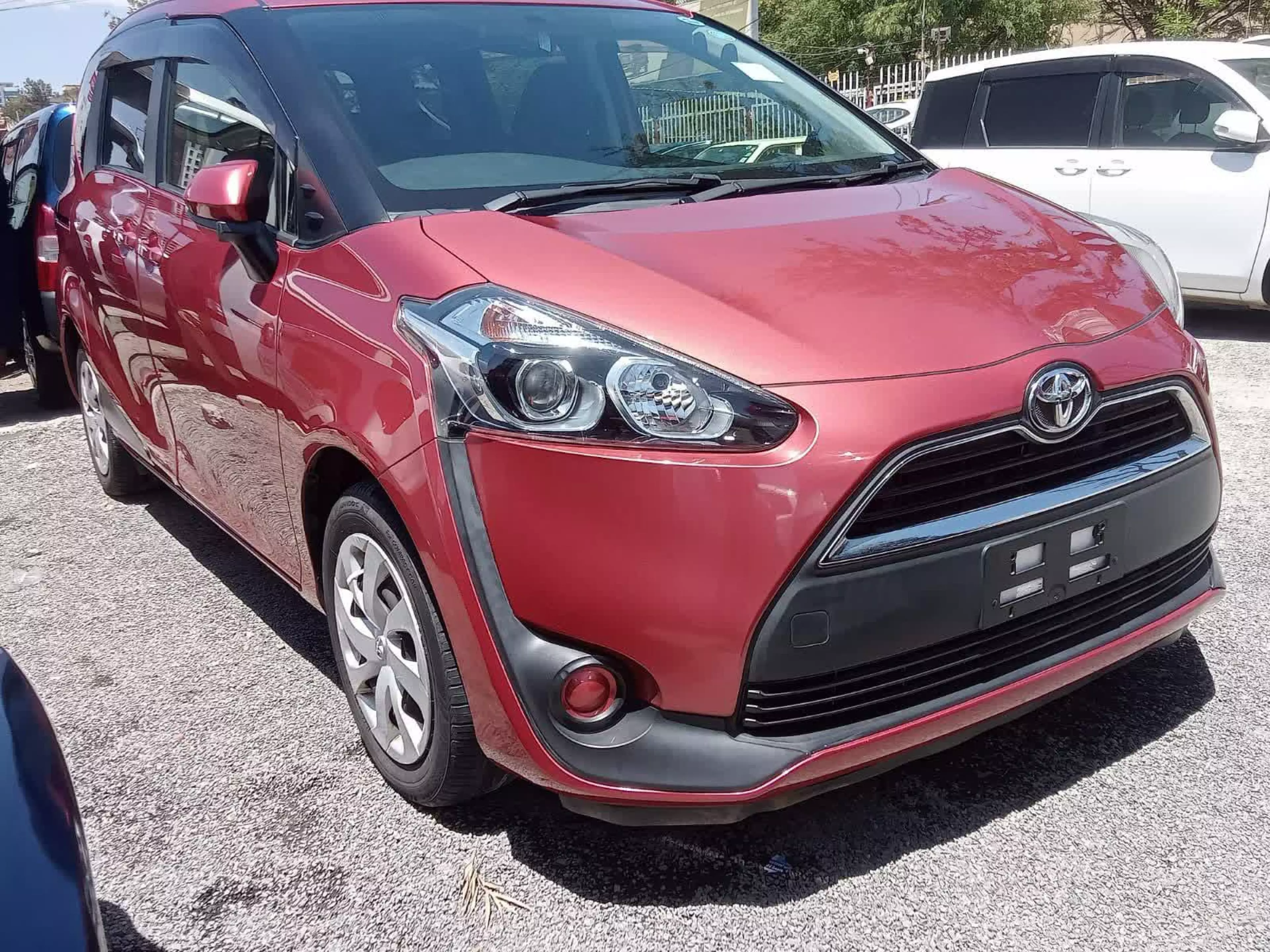 Toyota Sienta - 2015