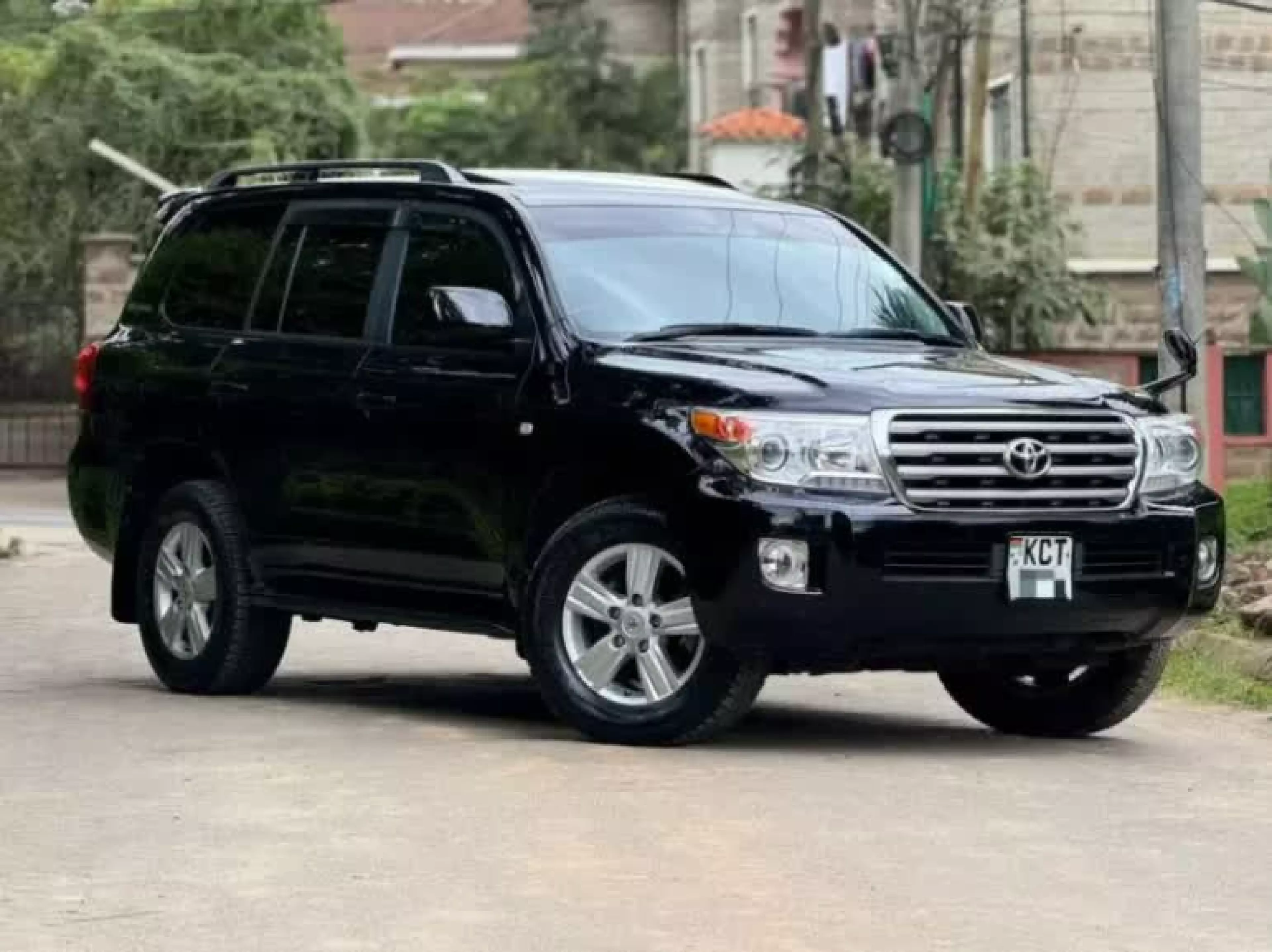 Toyota Land Cruiser - 2012