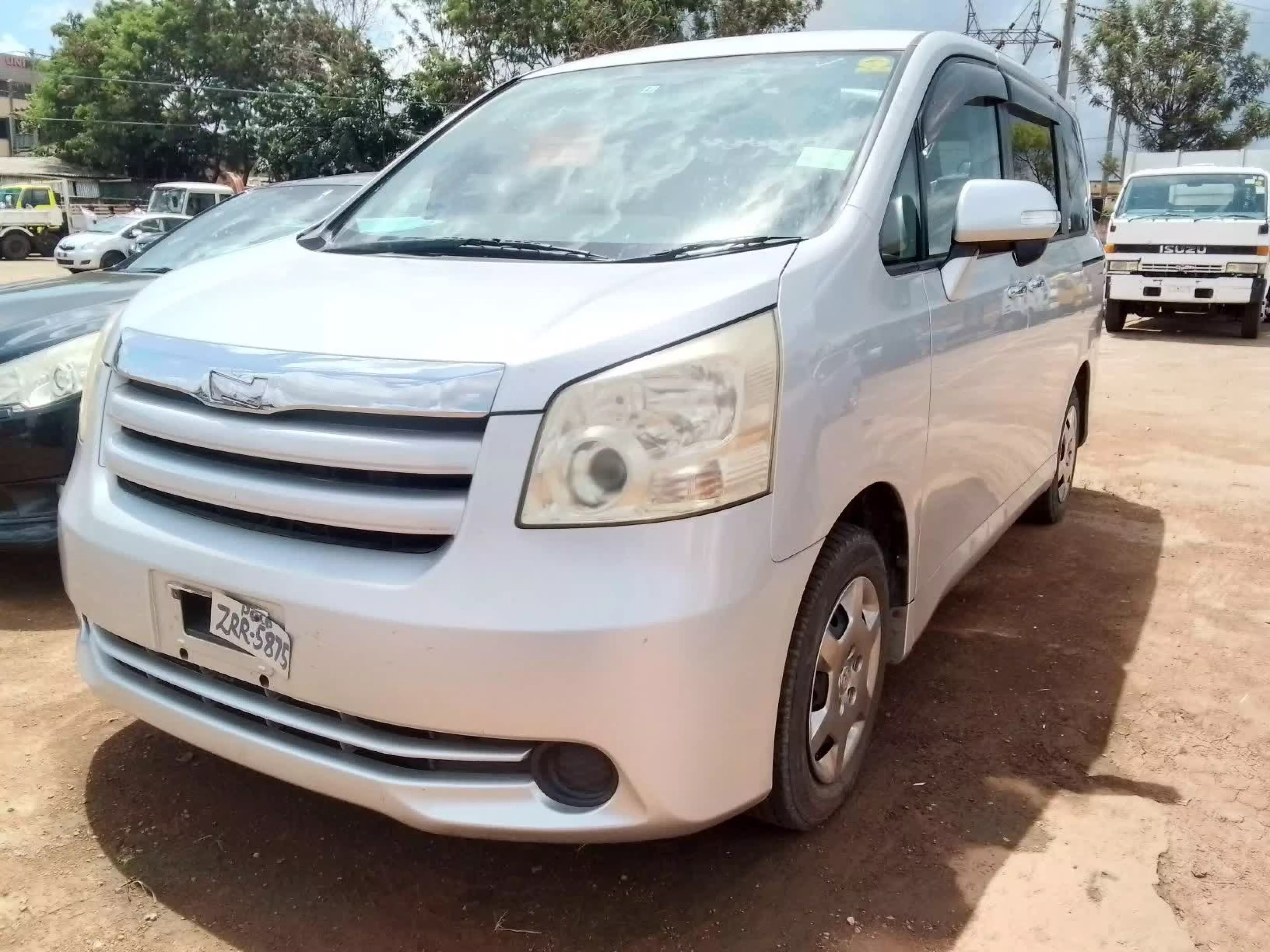 Toyota Noah - 2009