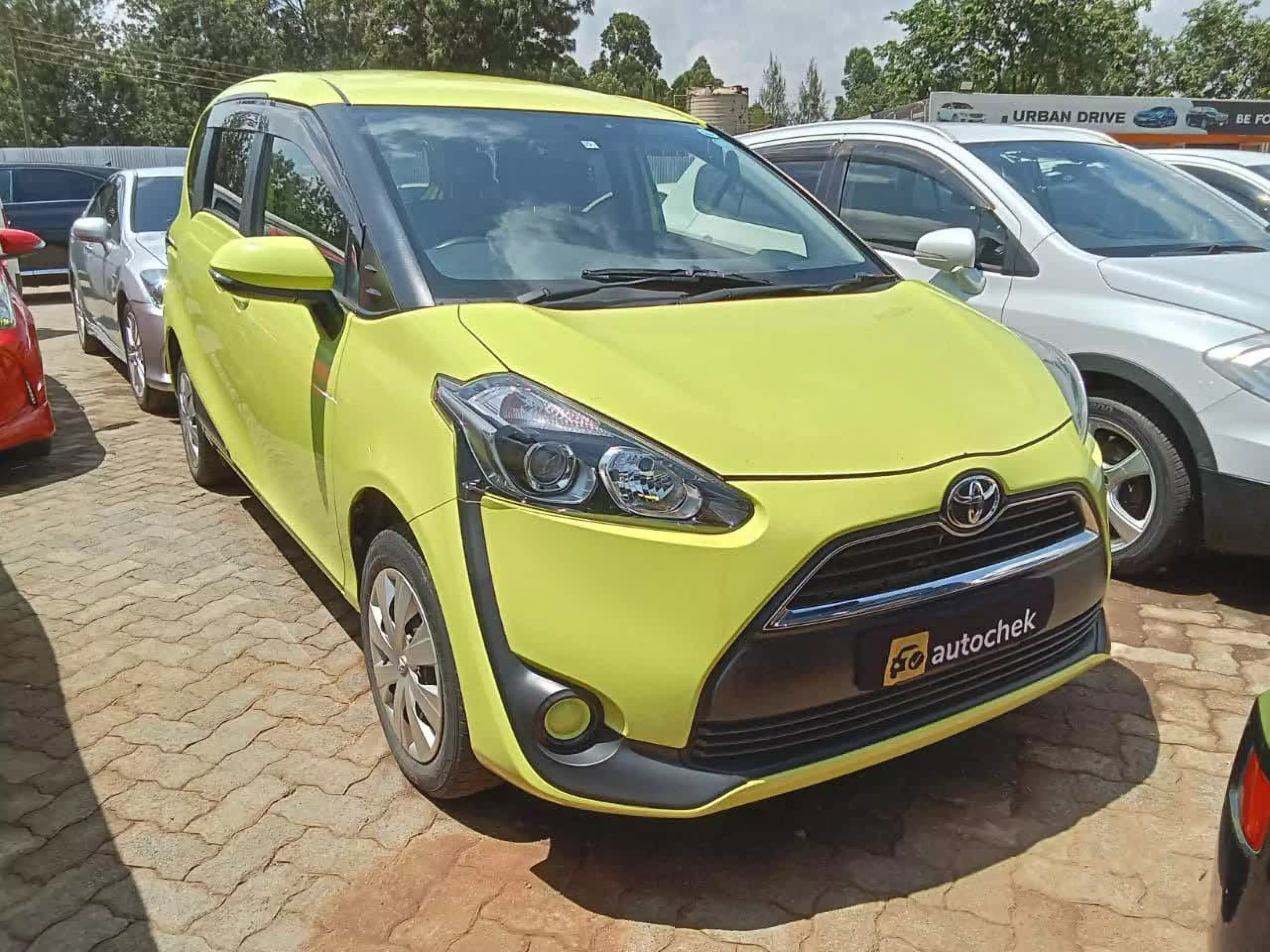 Toyota Sienta - 2016