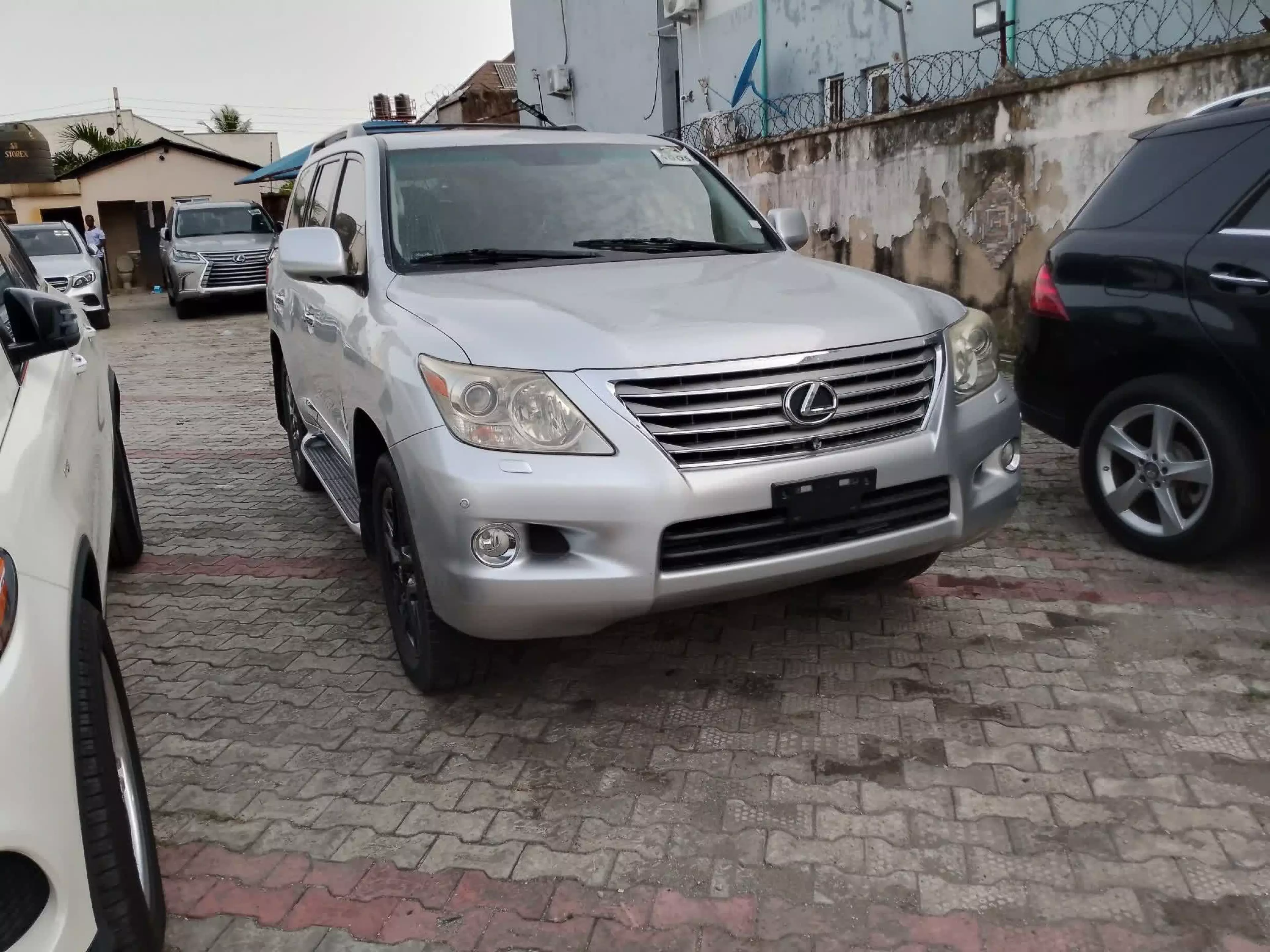 Lexus LX 570 - 2011