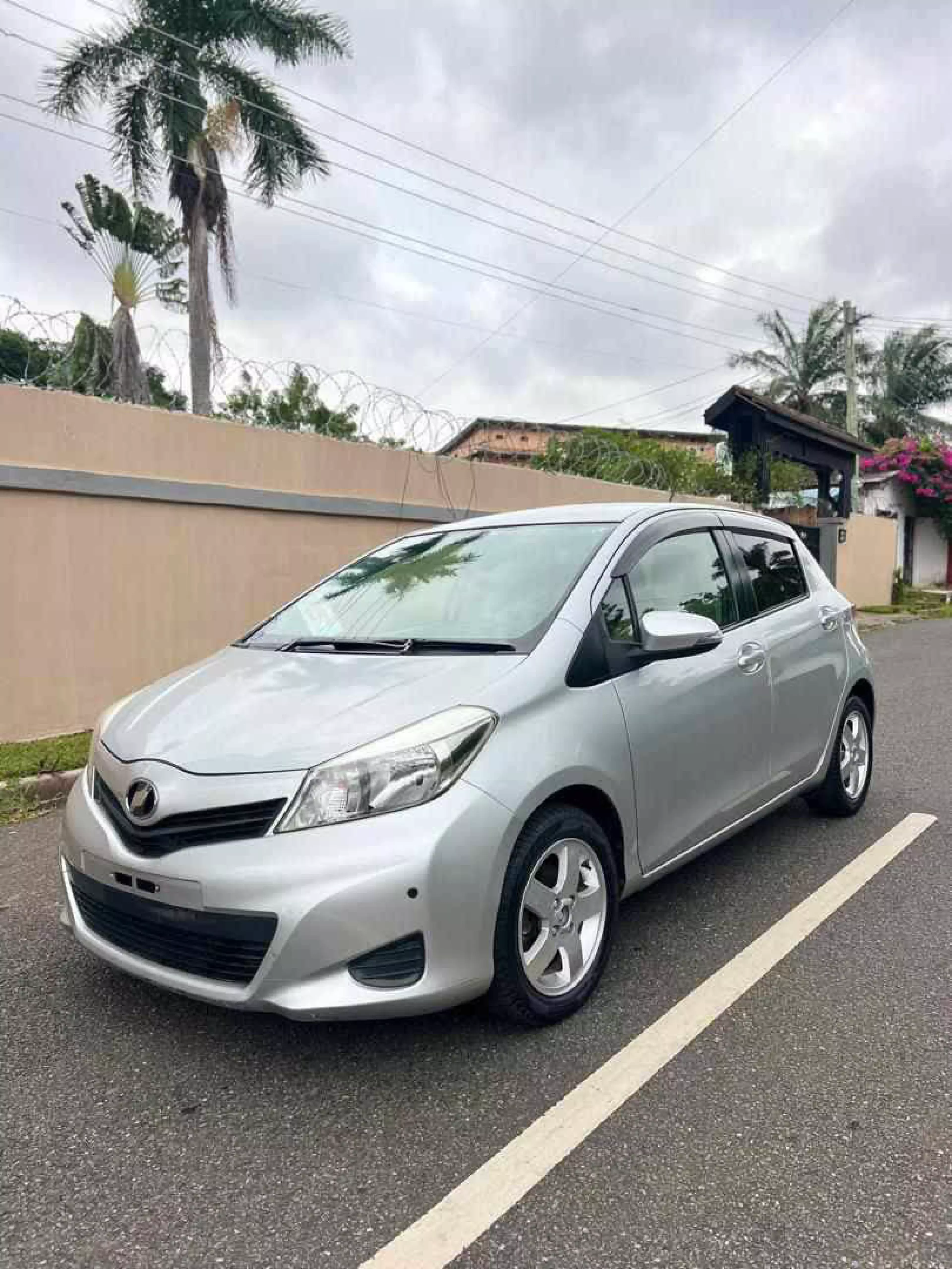Toyota Vitz - 2012