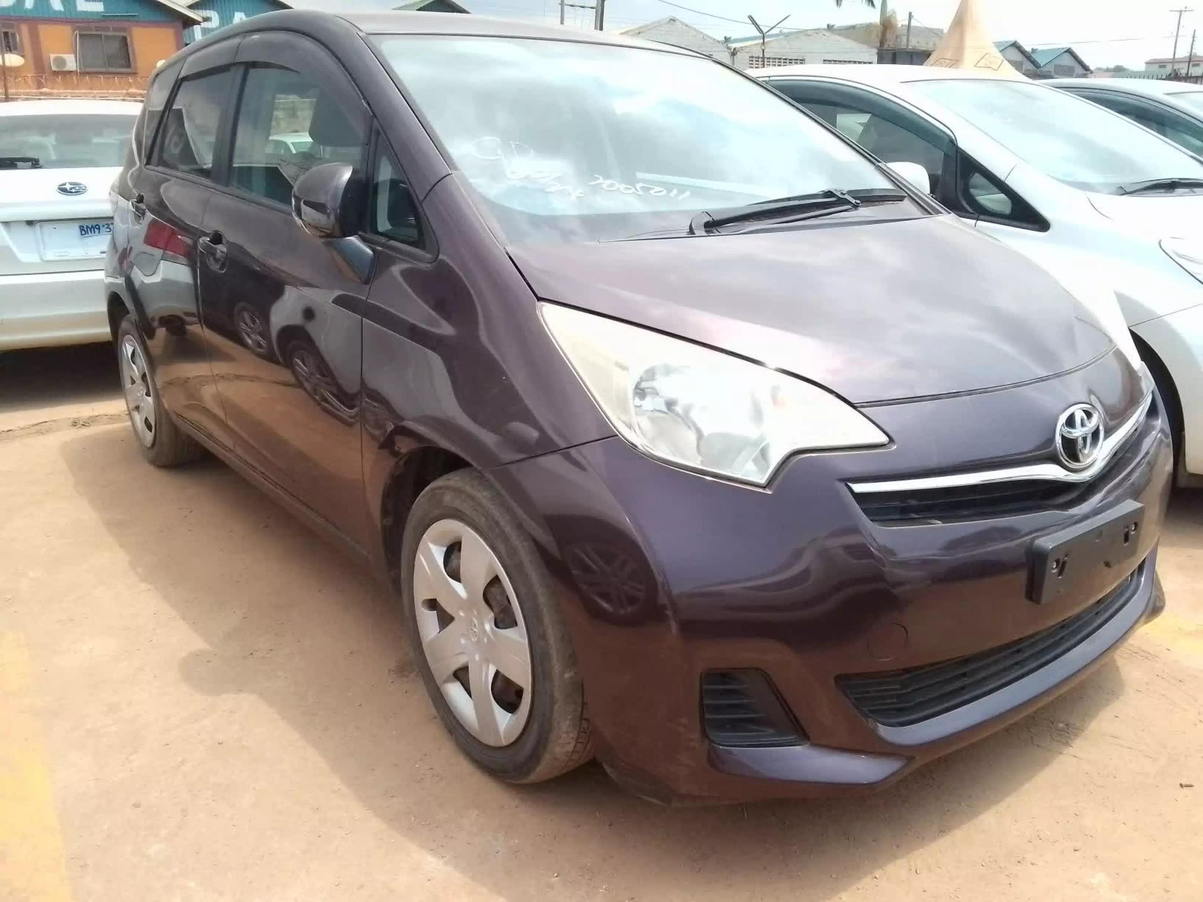 Toyota Ractis - 2013
