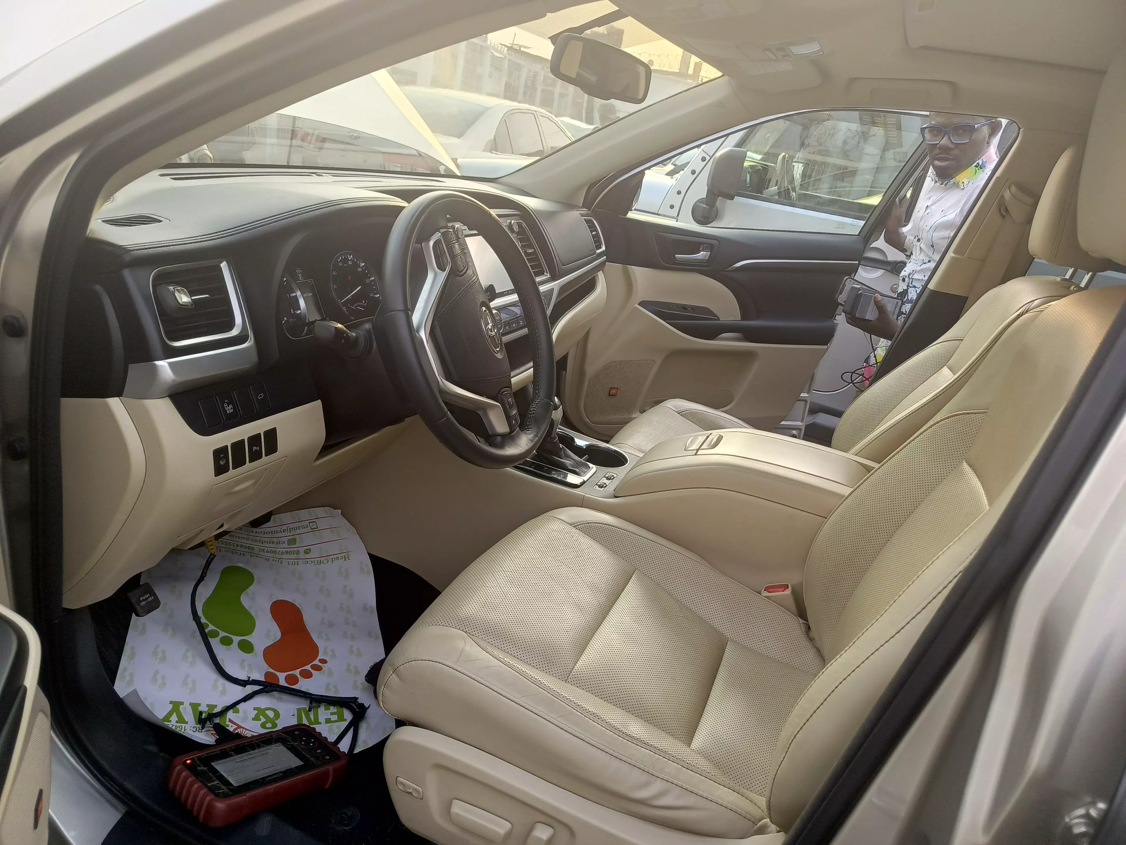Toyota Highlander   - 2015