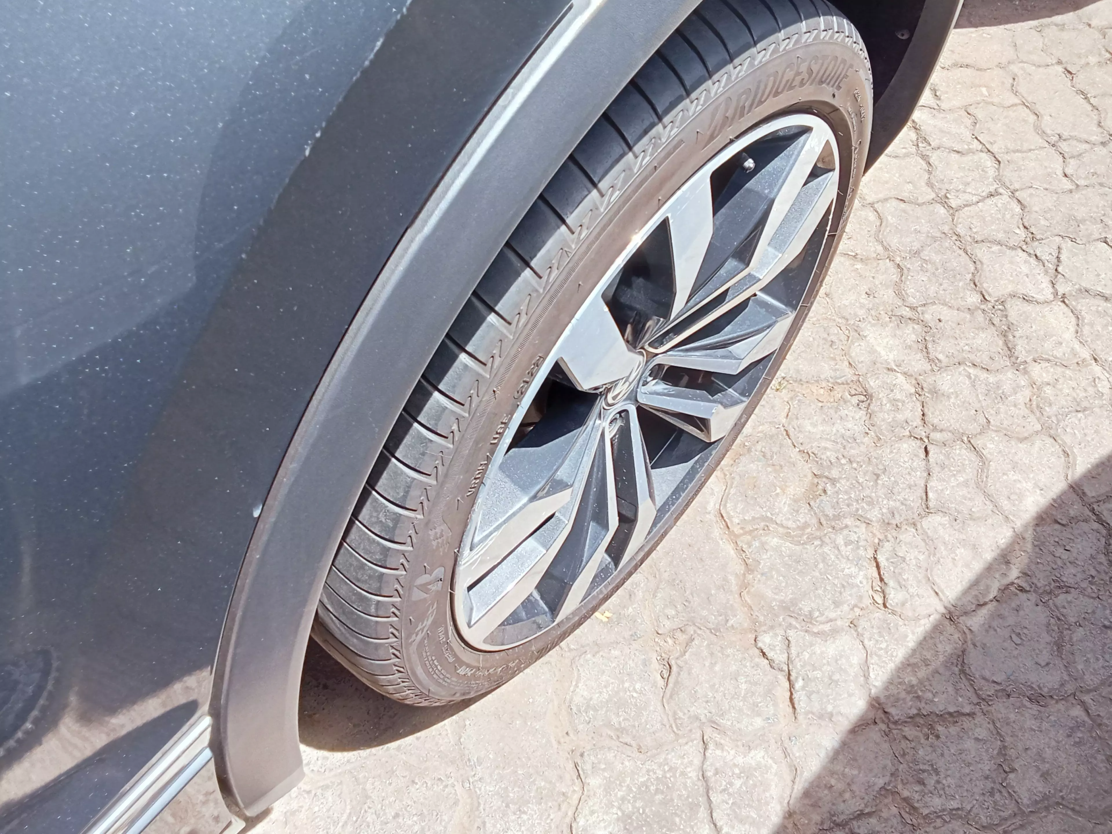 Volkswagen Tiguan   - 2017