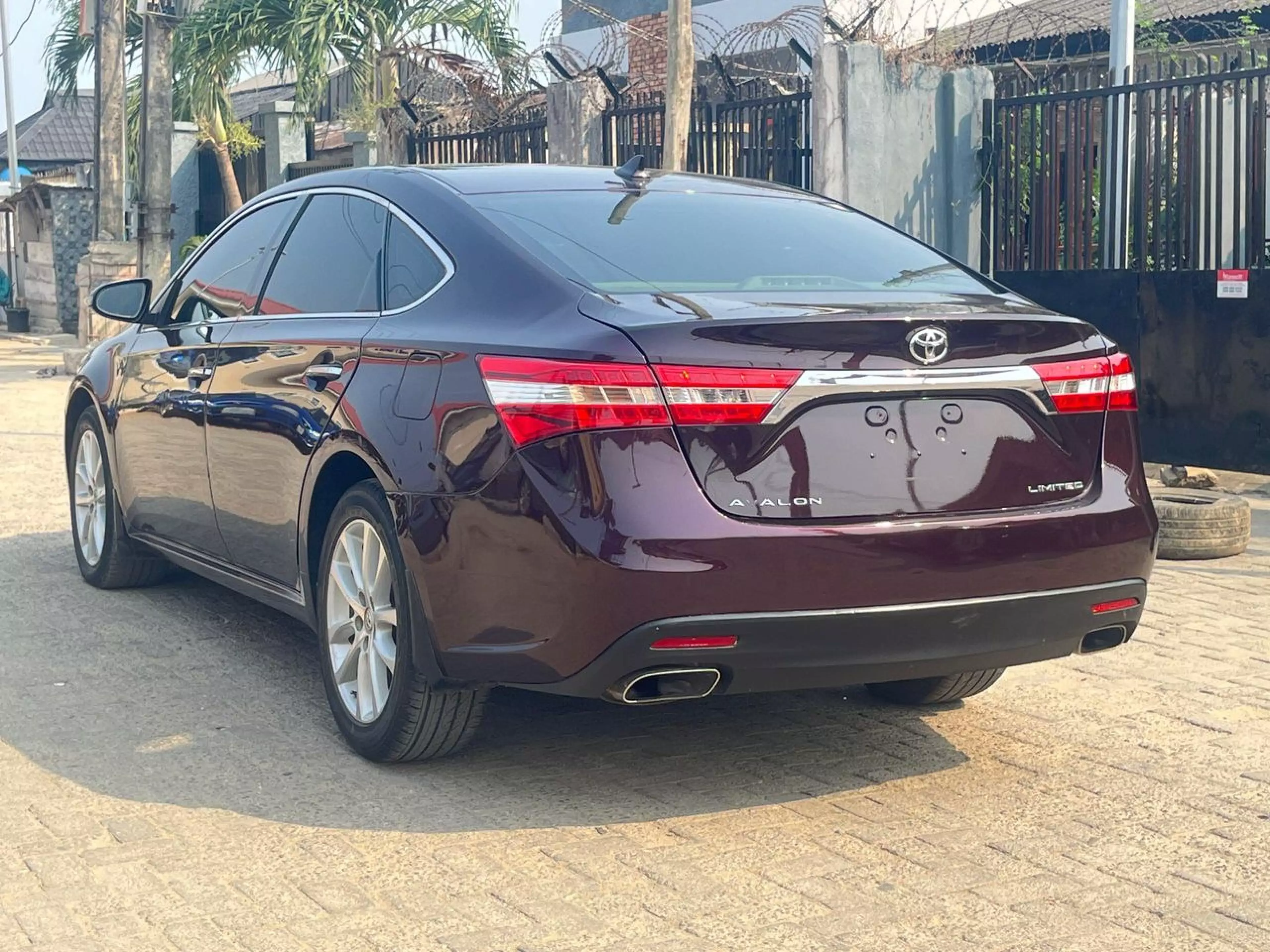 Toyota Avalon   - 2013
