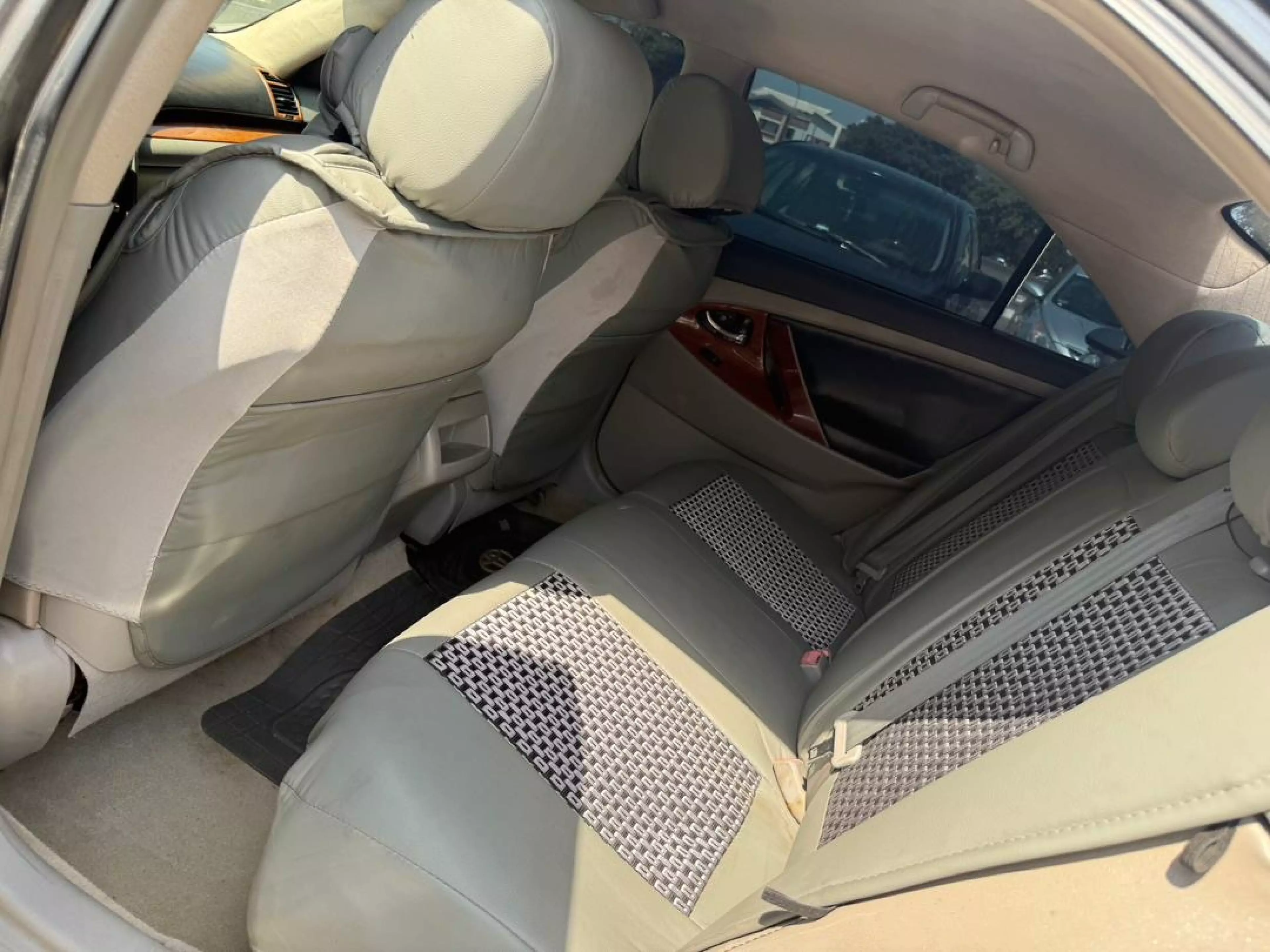 Toyota Camry   - 2010