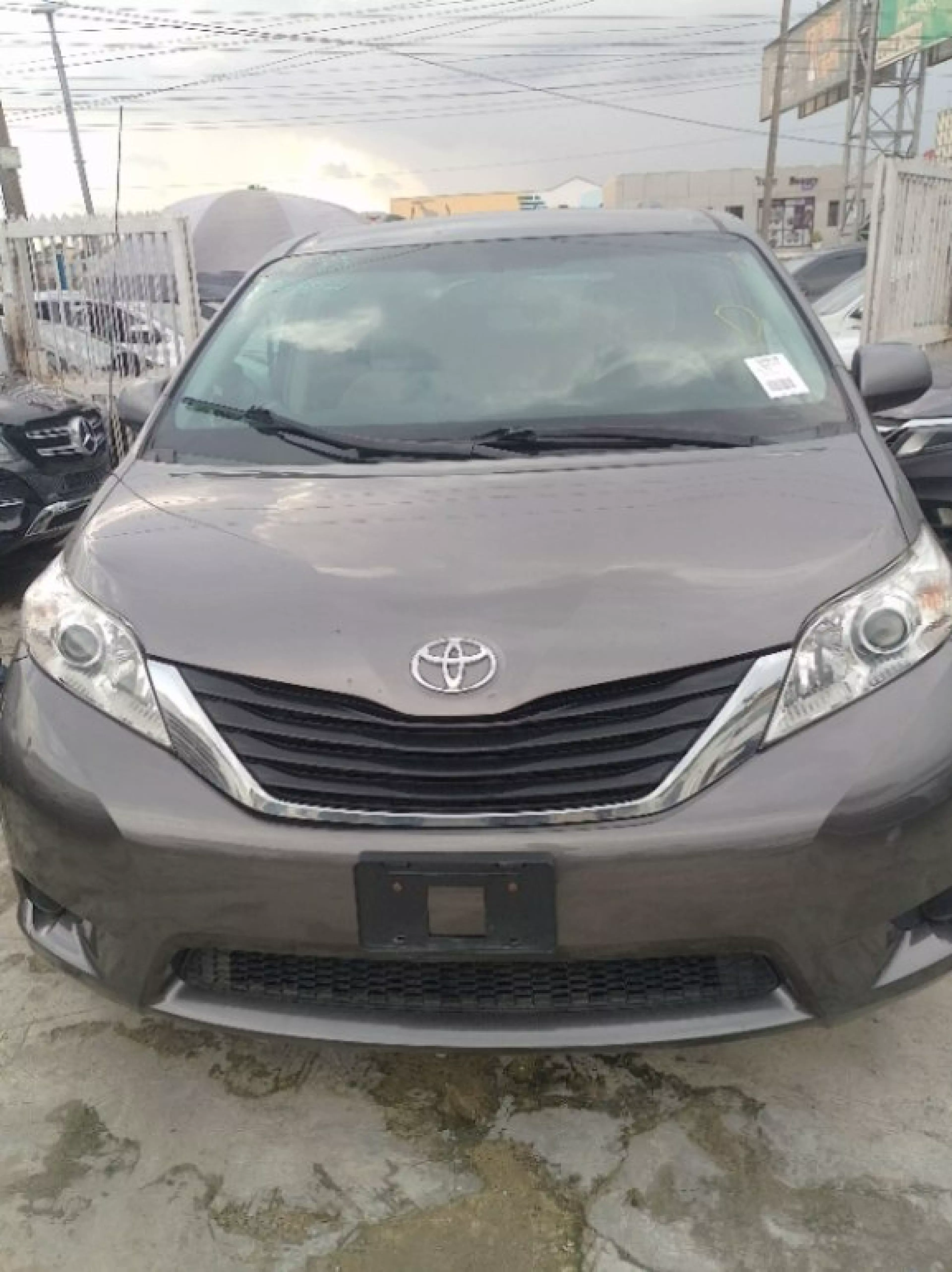 Toyota Sienna - 2011
