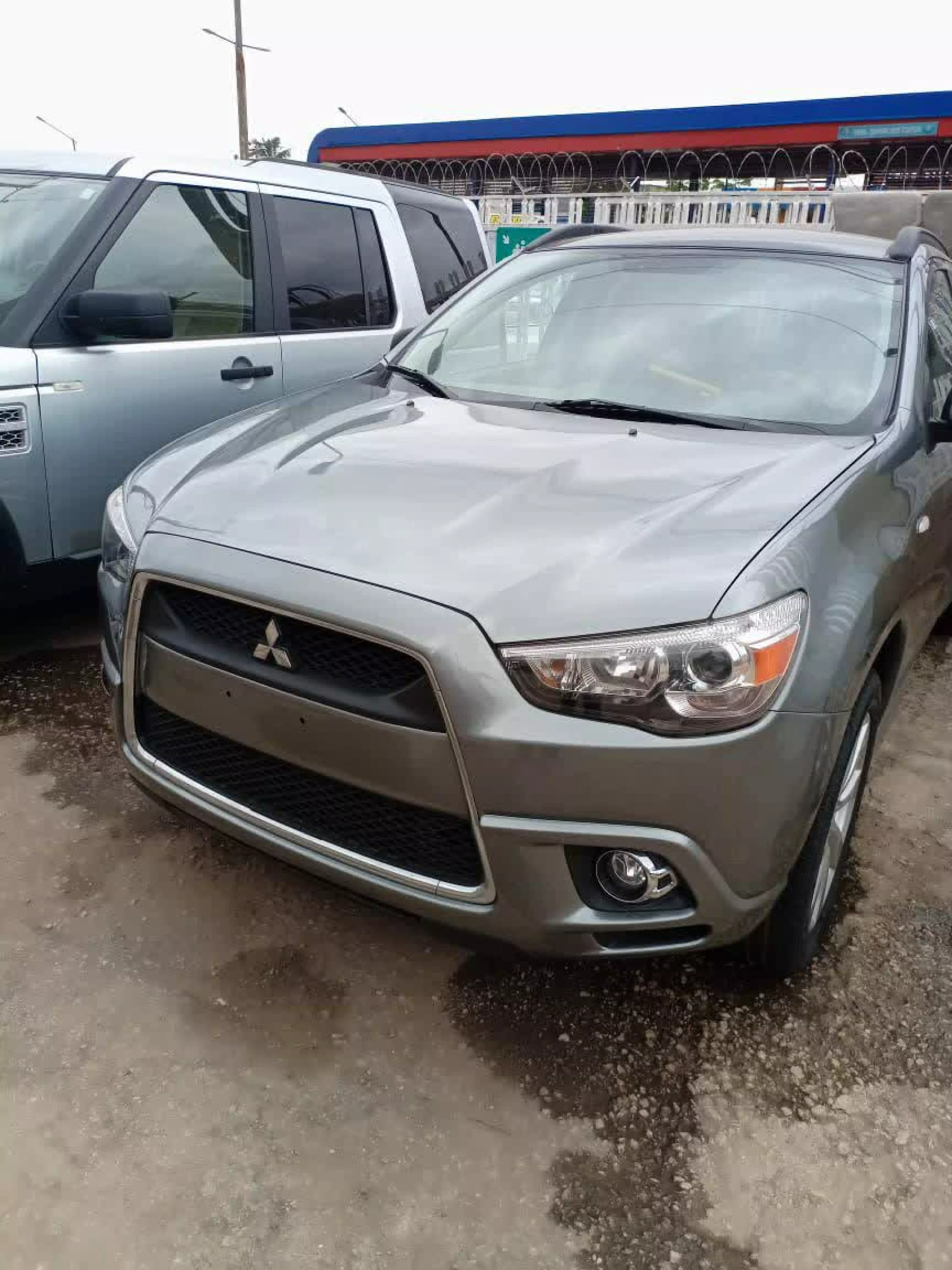 Mitsubishi OUTLANDER - 2012
