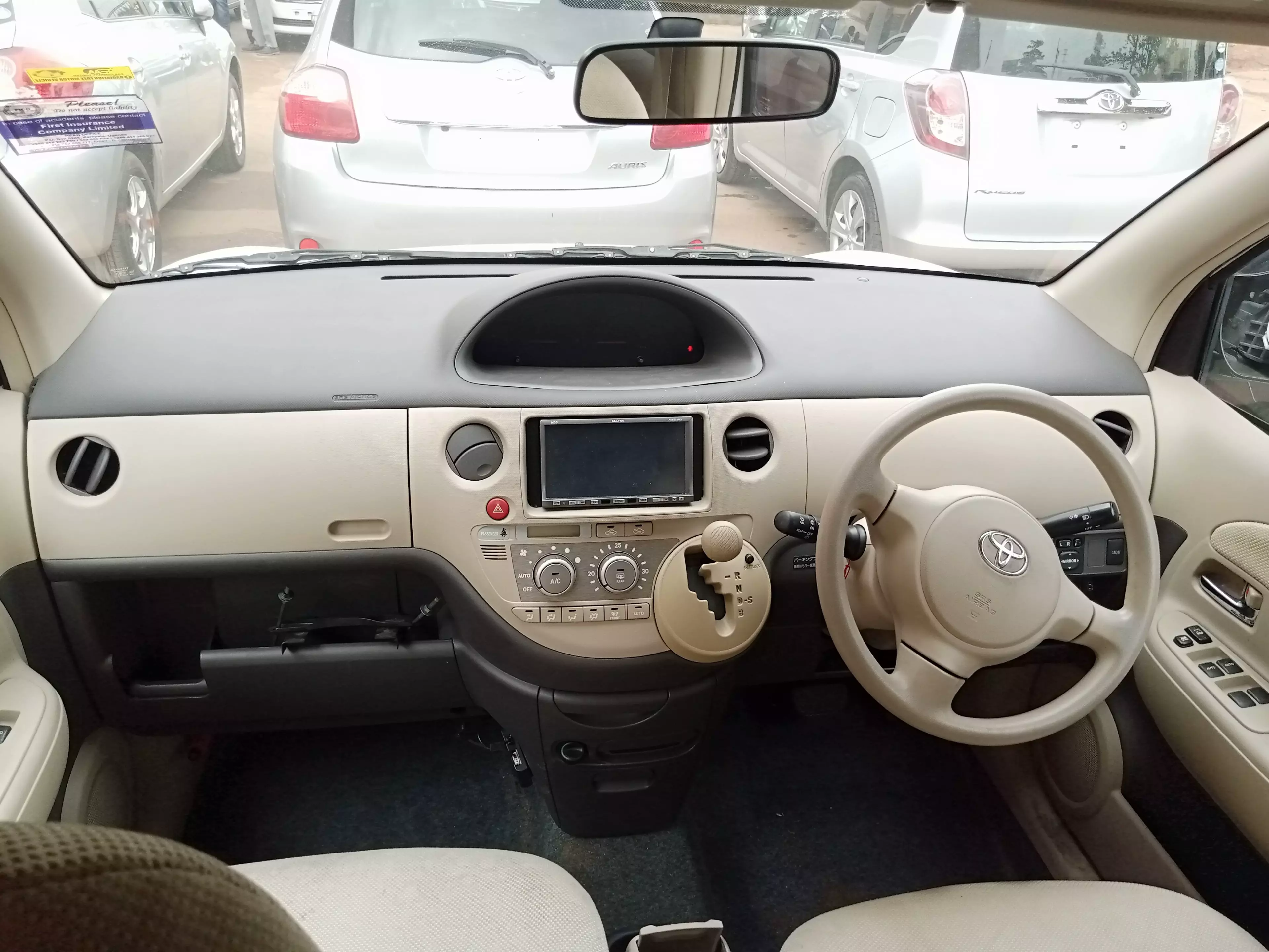 Toyota Sienta   - 2009