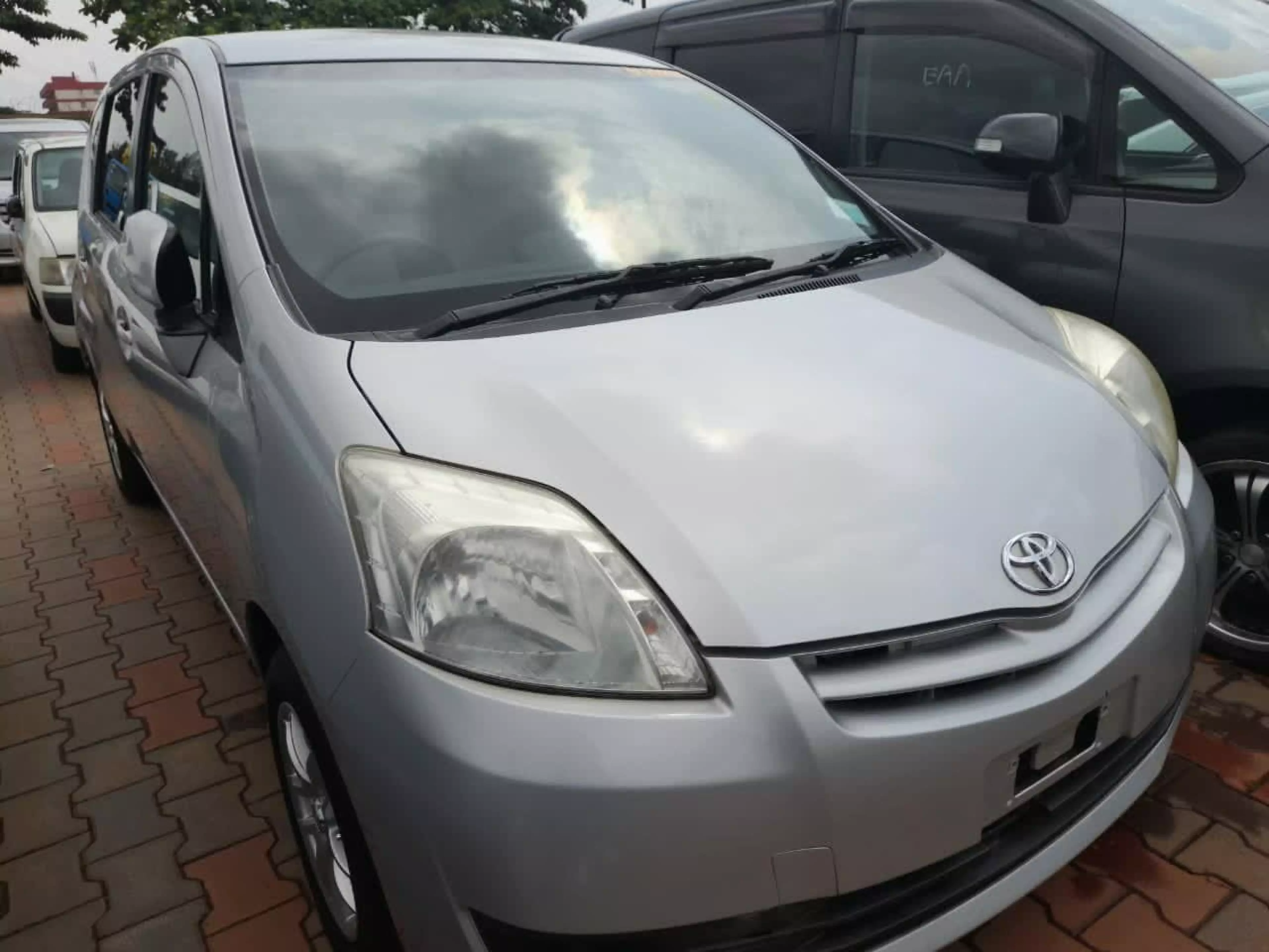 Toyota Passo Sette - 2008
