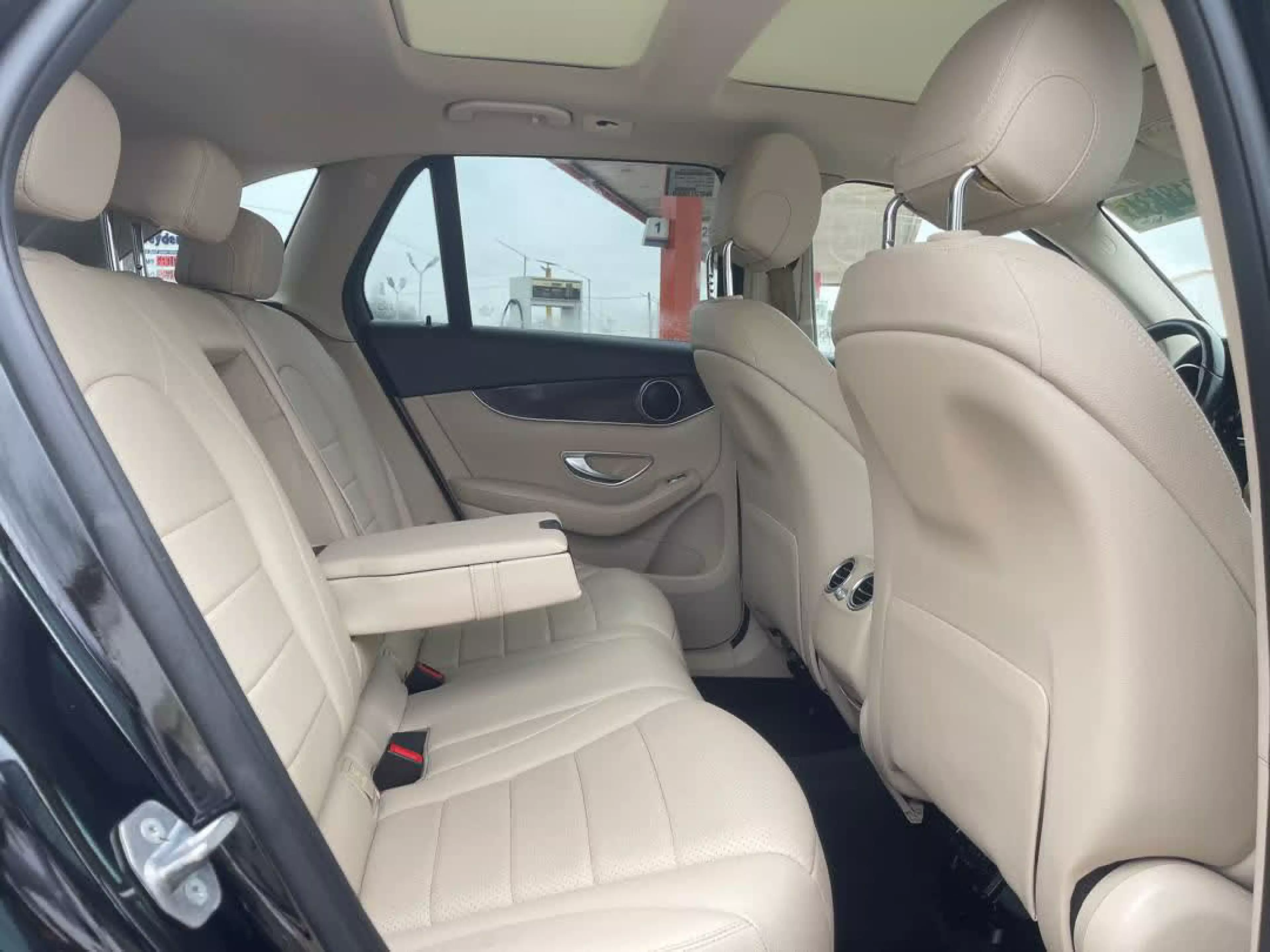 Mercedes-Benz GLC 300   - 2017