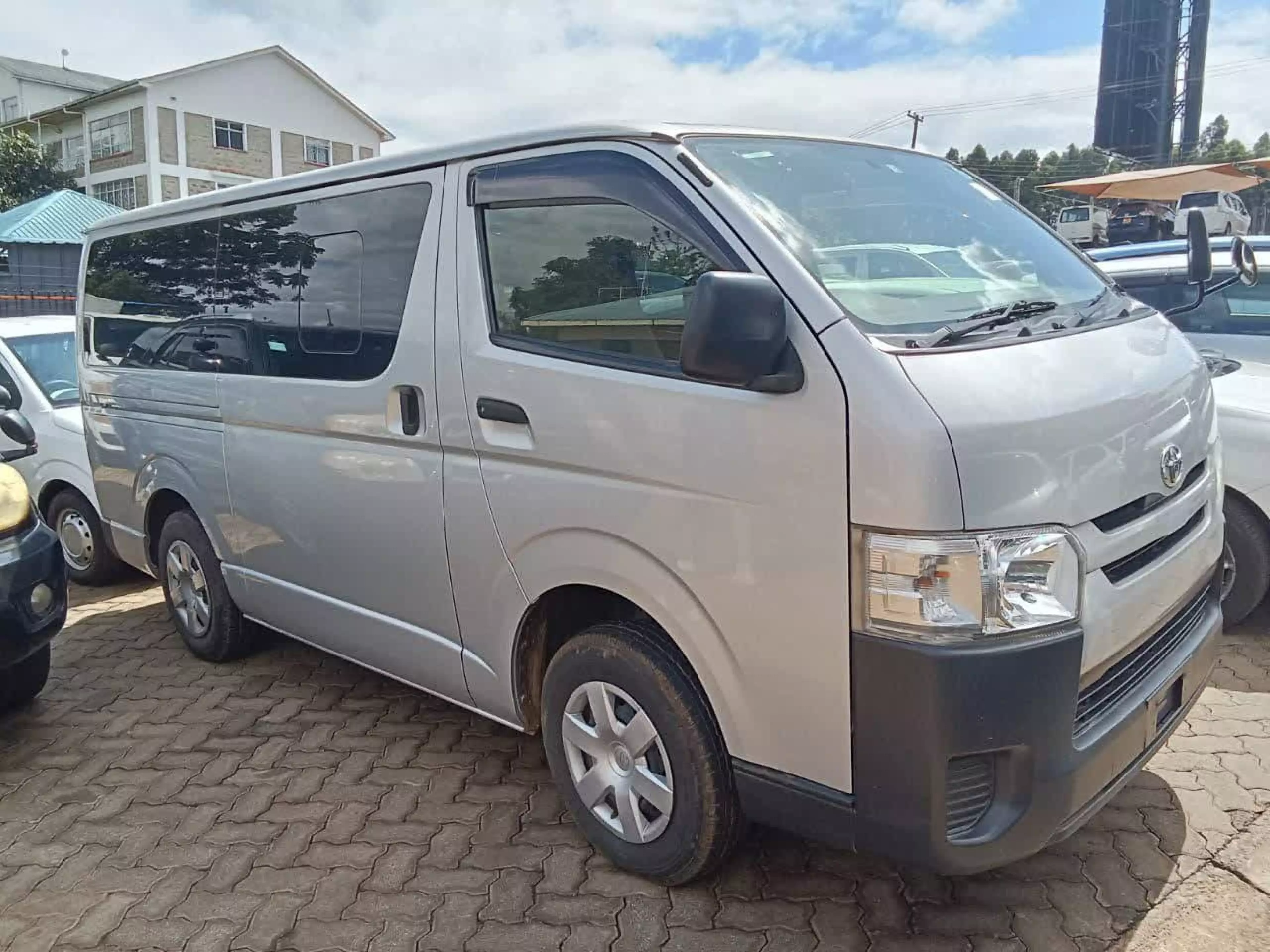Toyota Hiace - 2015
