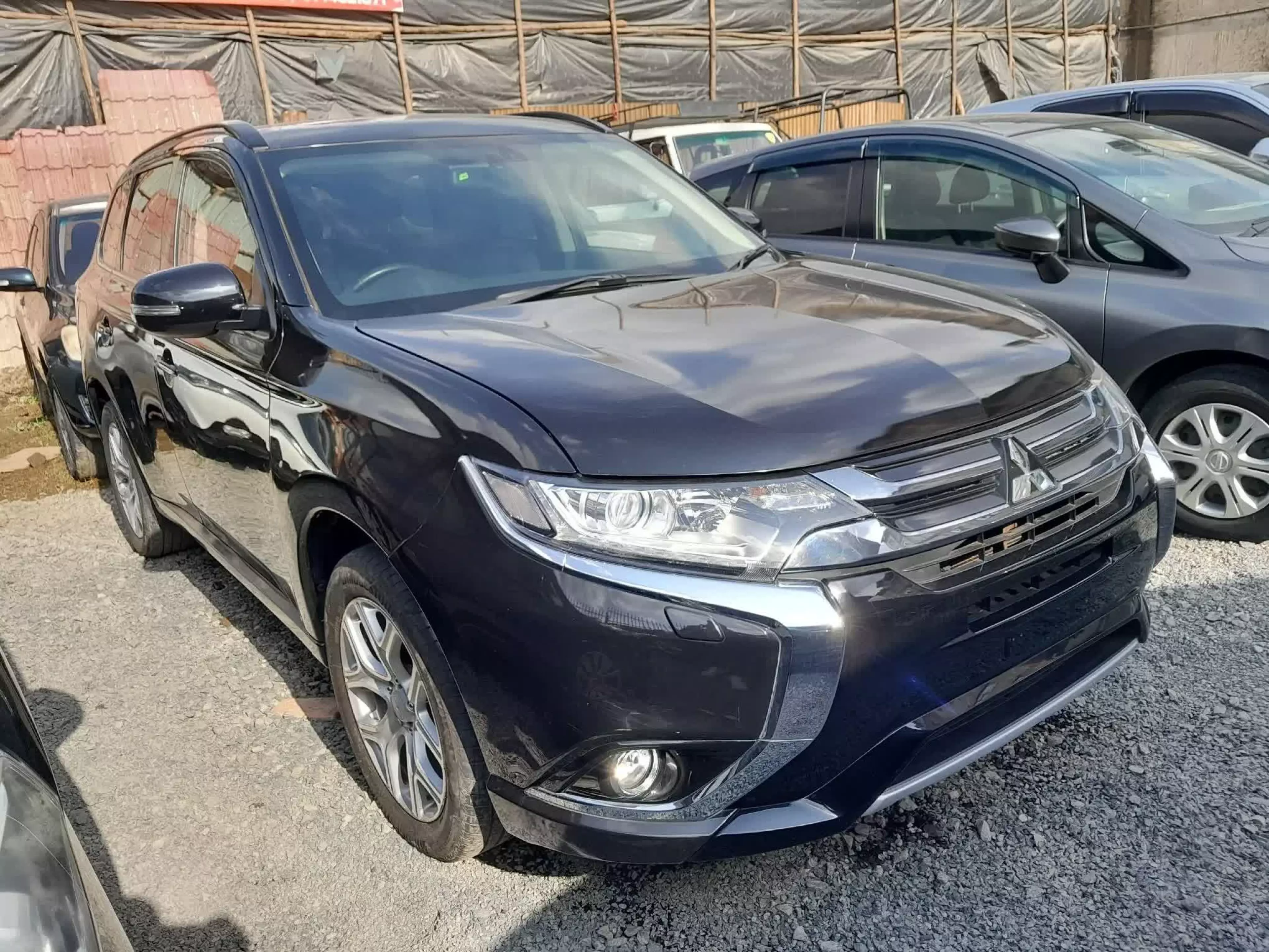 Mitsubishi Outlander hybrid  - 2016