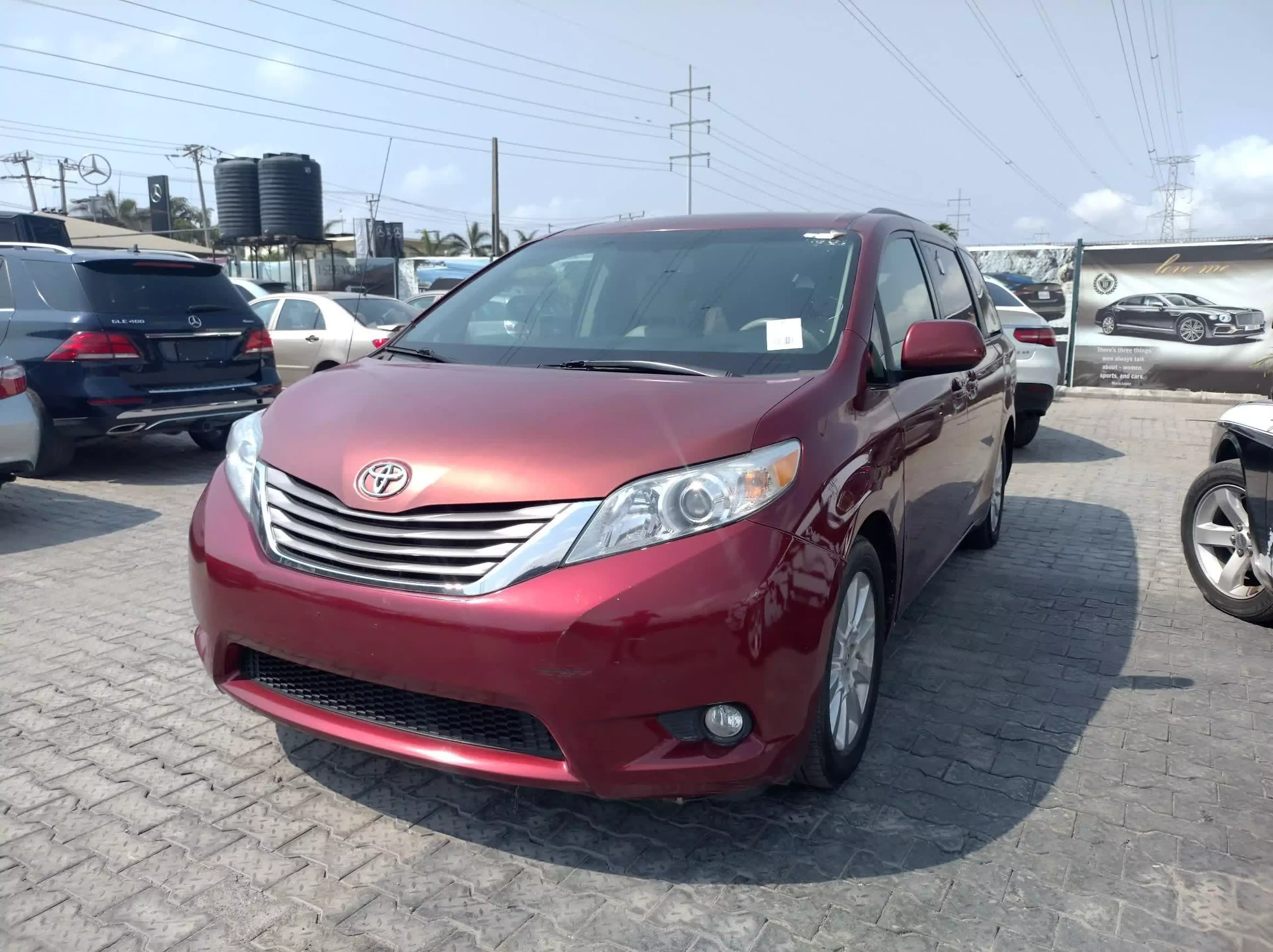 Toyota Sienna - 2011