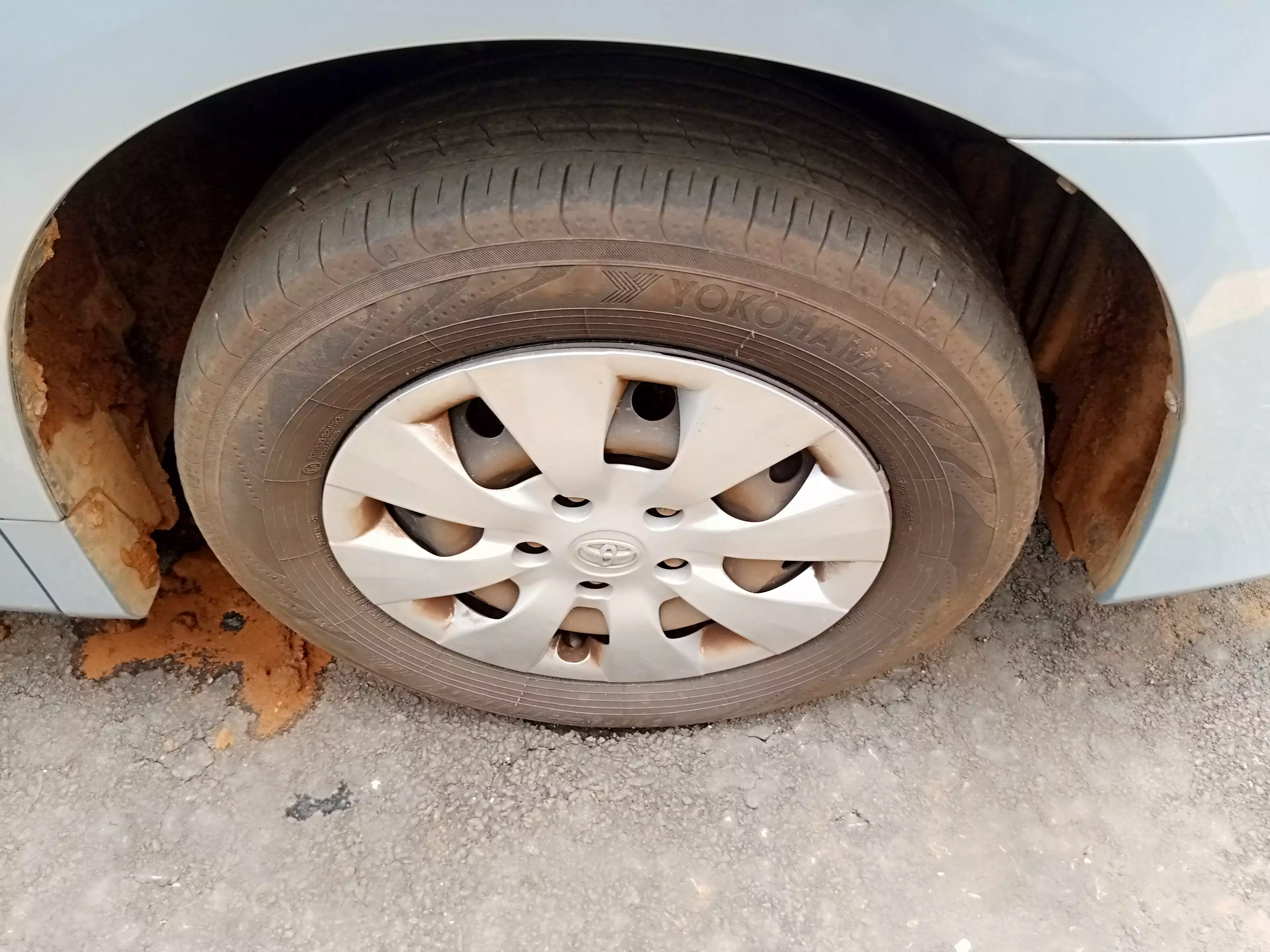 Toyota Noah   - 2012