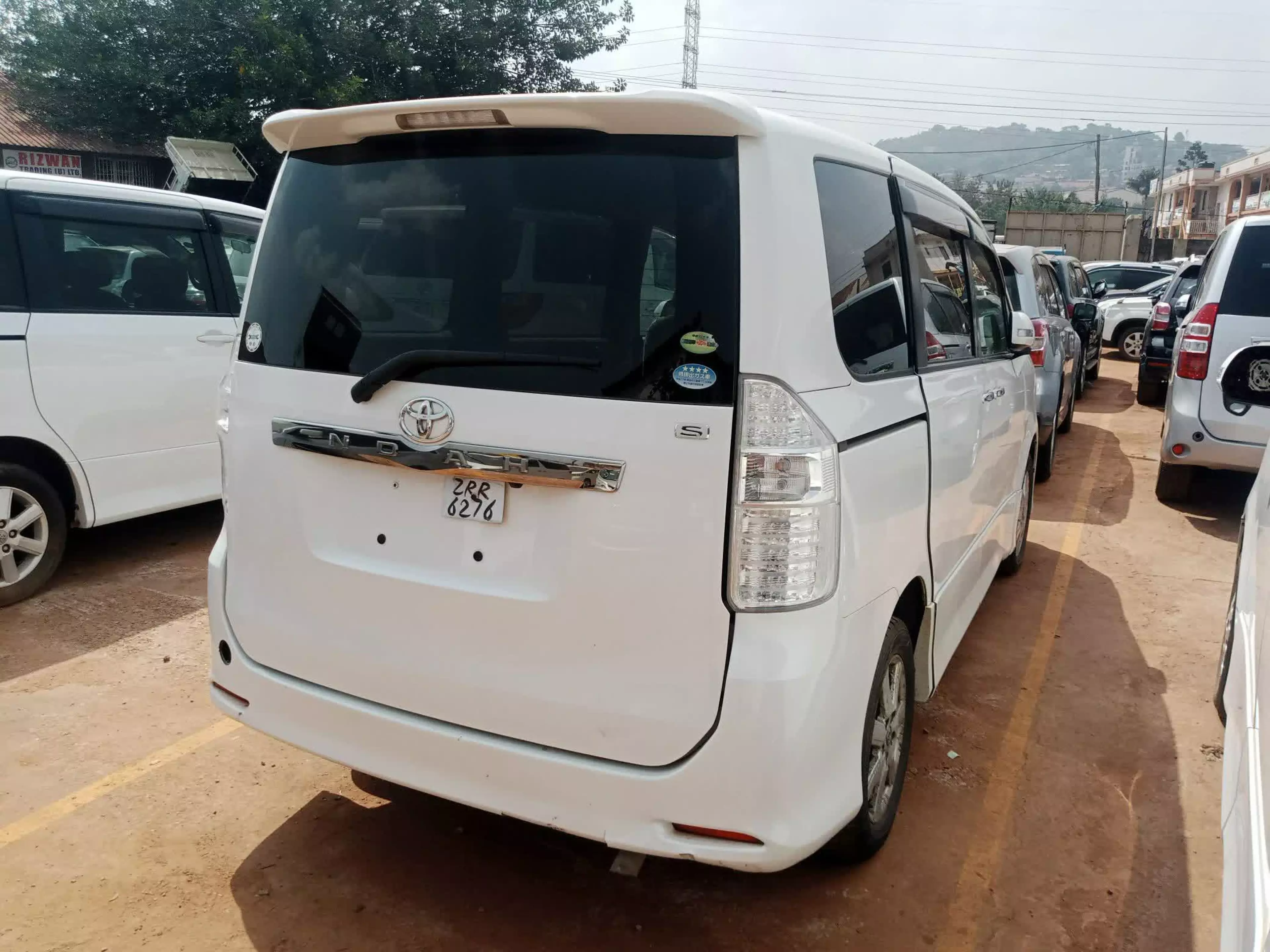 Toyota Noah - 2009