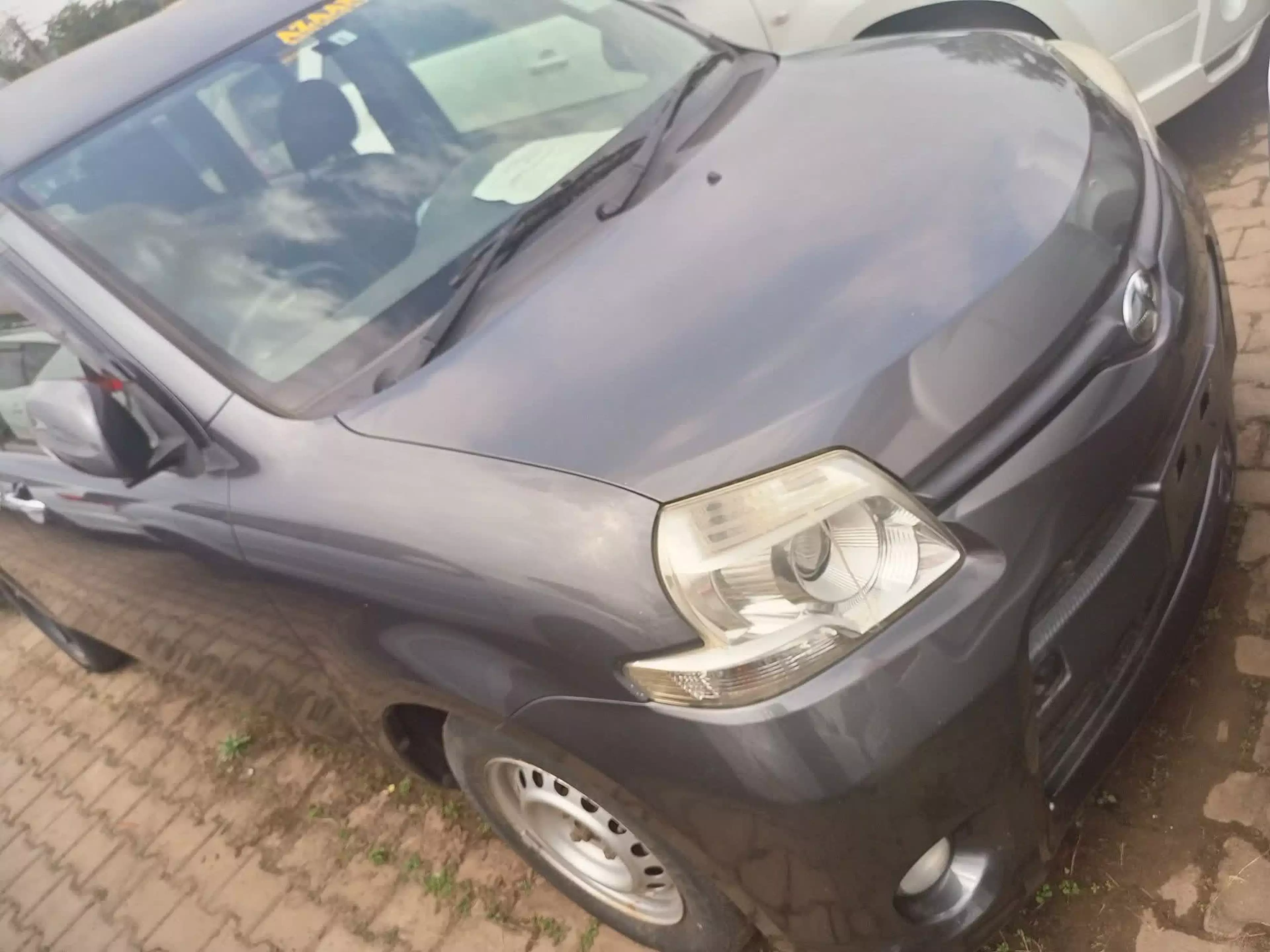 Toyota Sienta - 2008