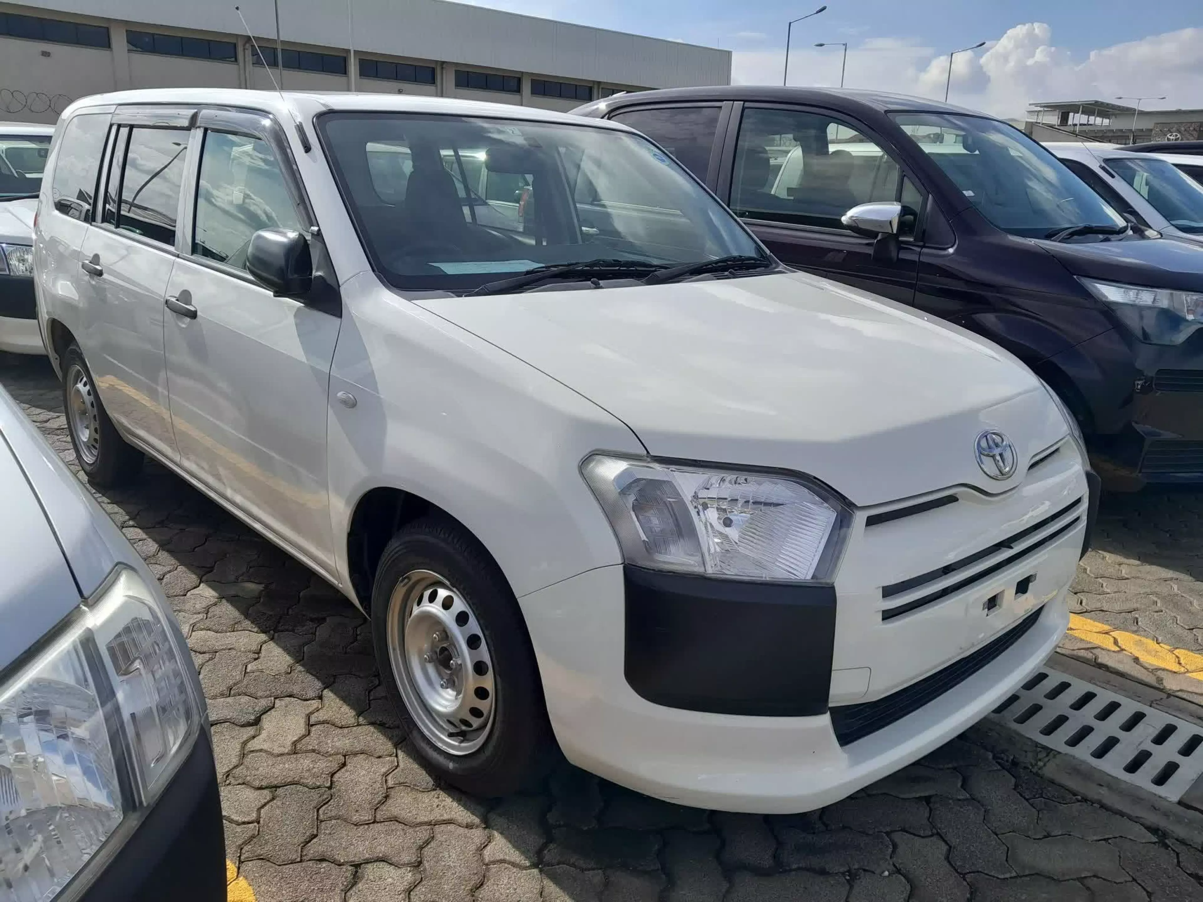Toyota Succeed  - 2015