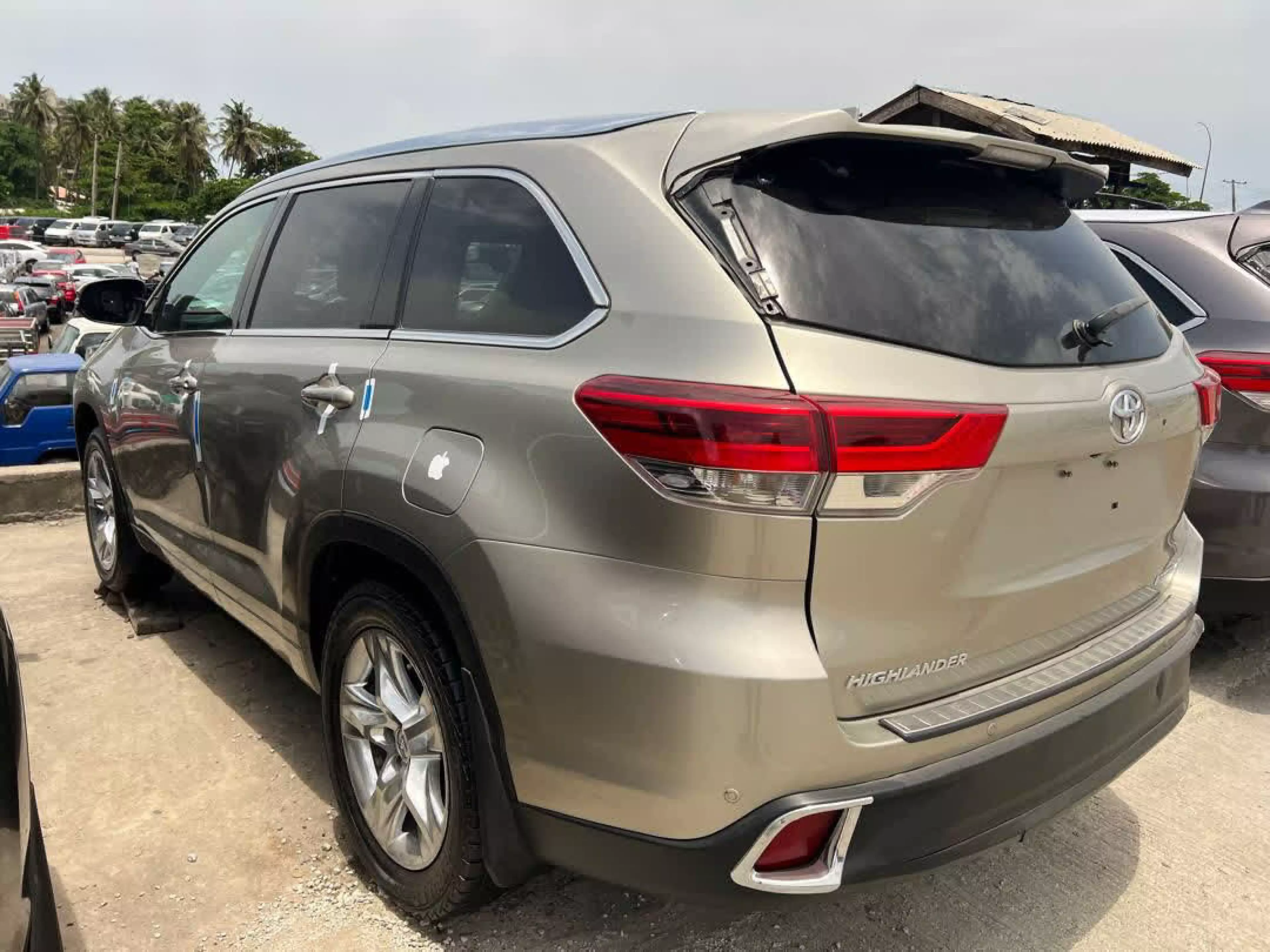 Toyota Highlander   - 2014