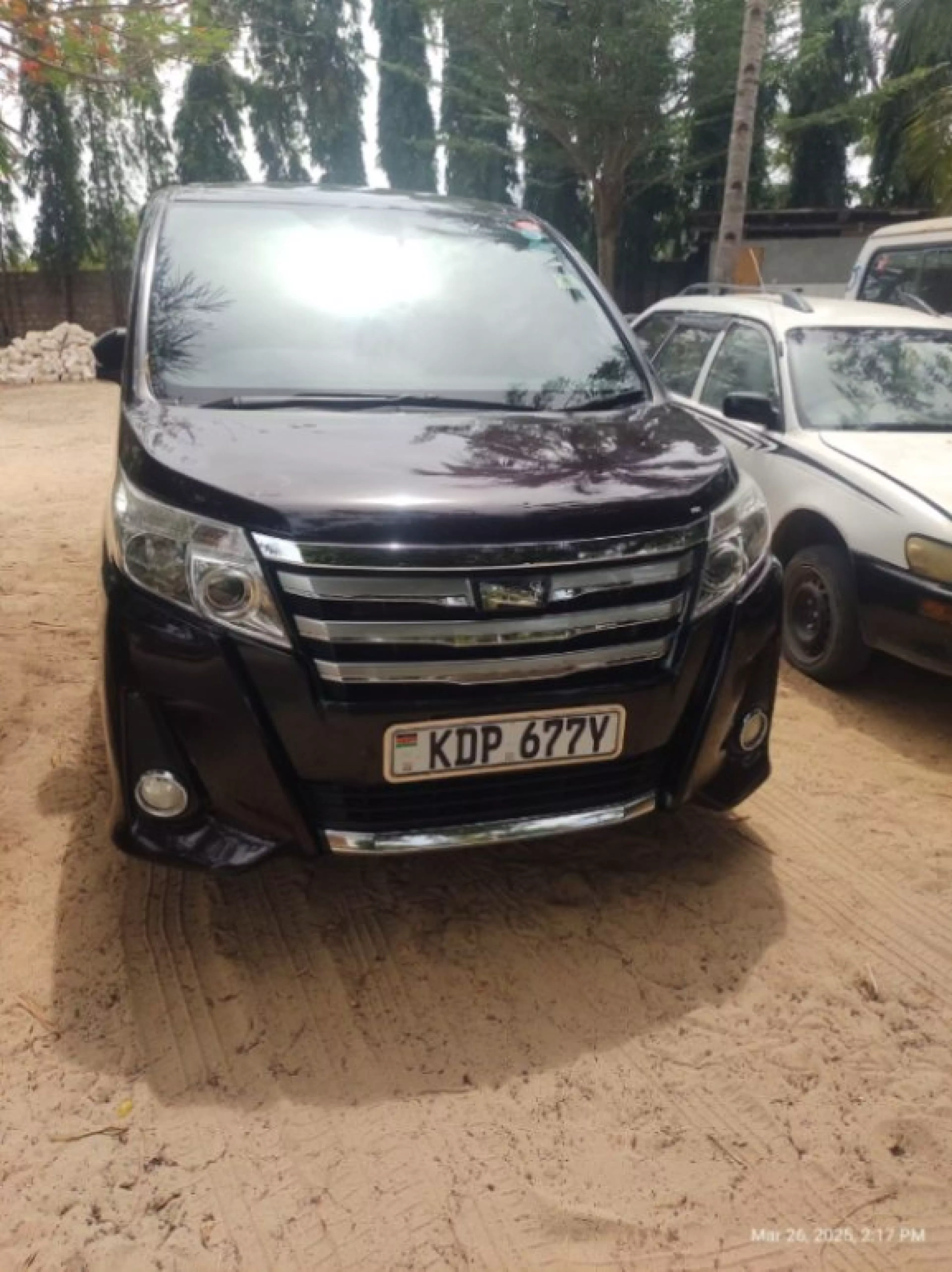 Toyota Noah - 2017