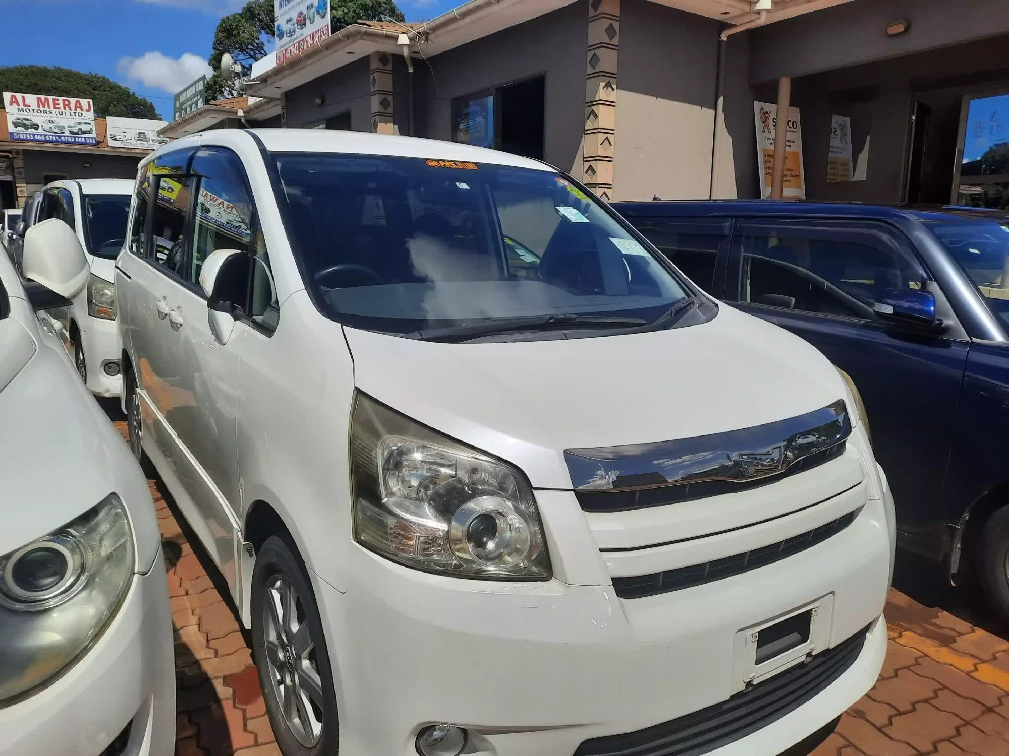 Toyota Noah - 2008
