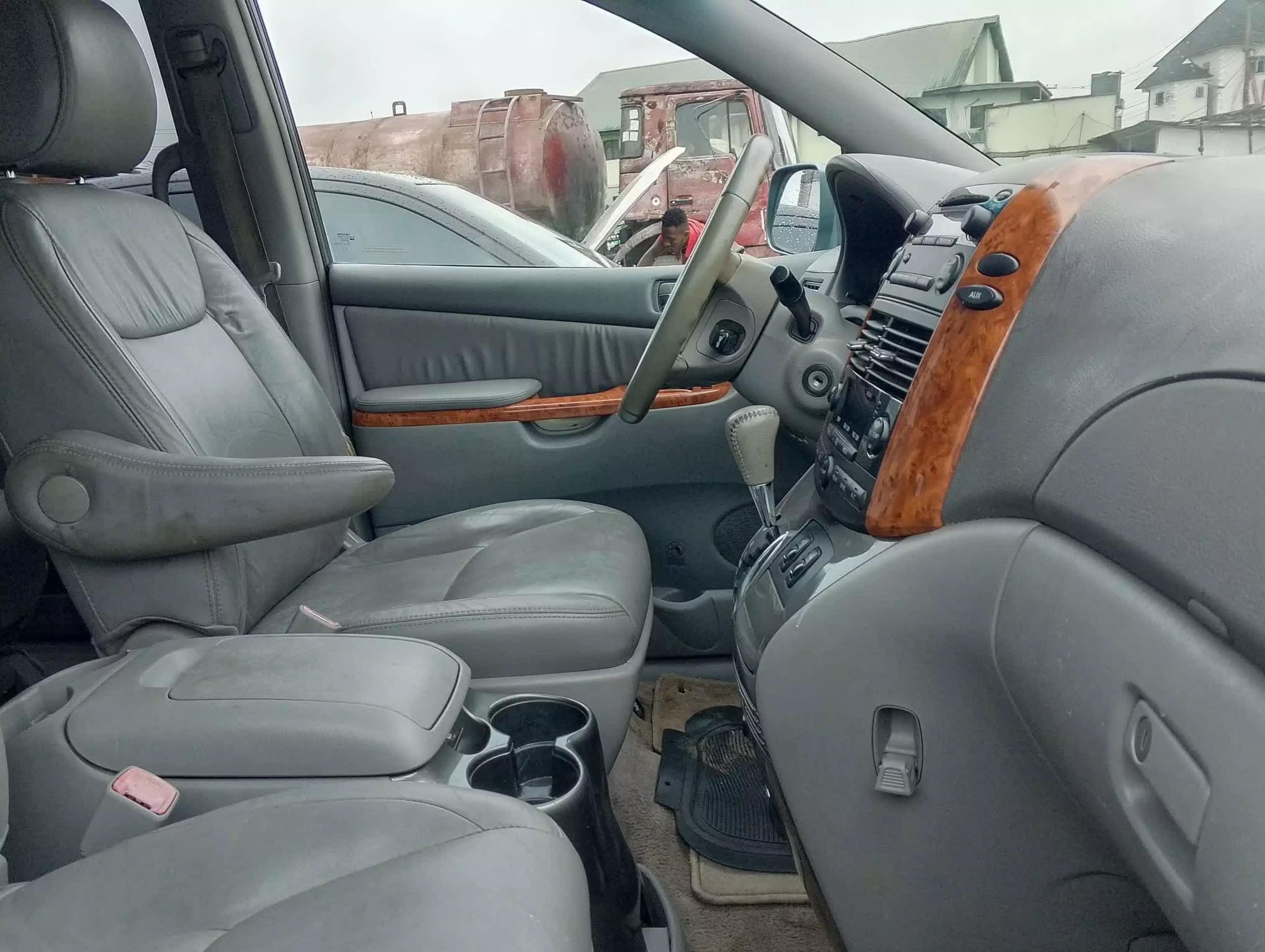 Toyota Sienna   - 2010