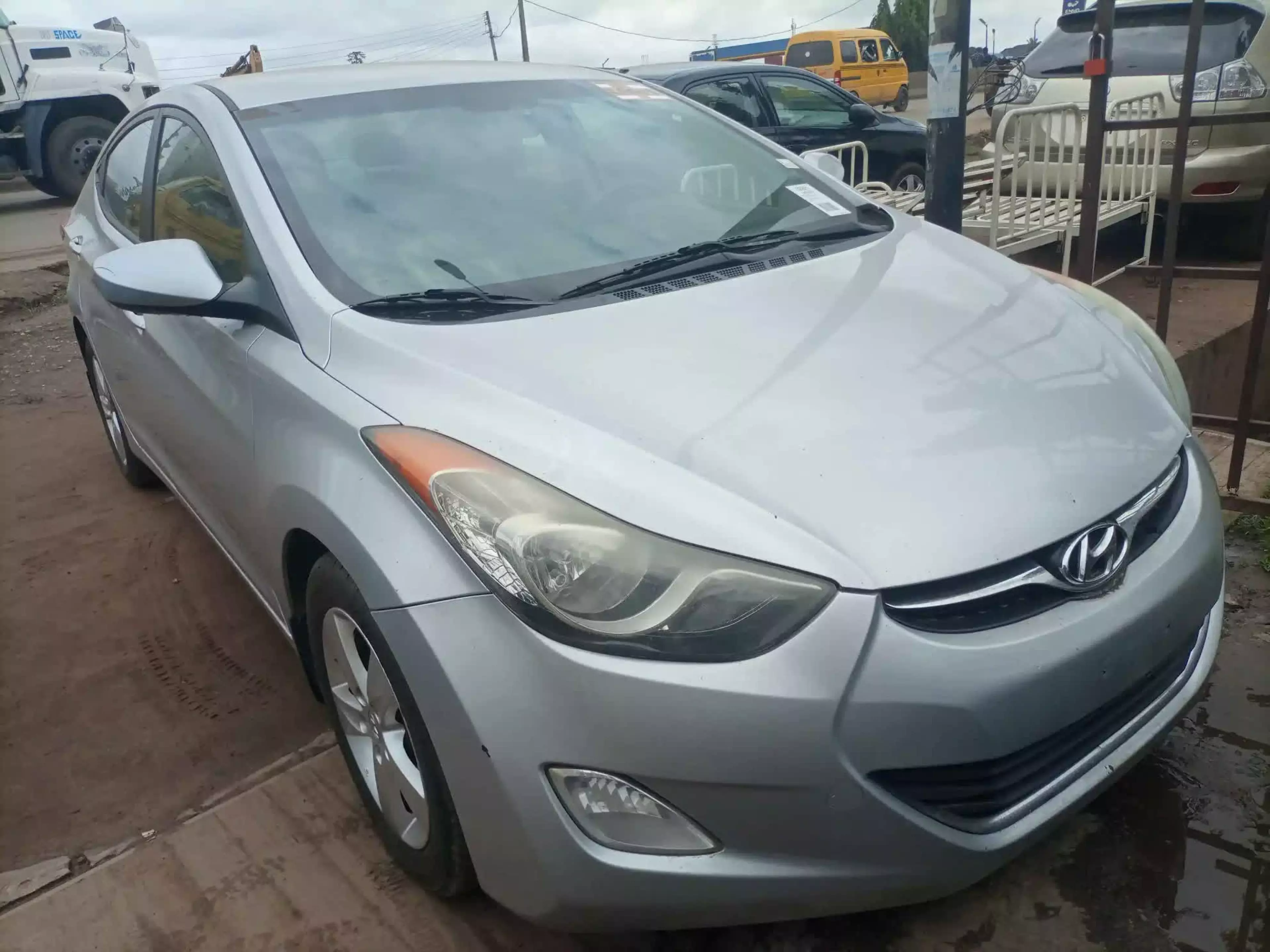 Hyundai Elantra - 2013
